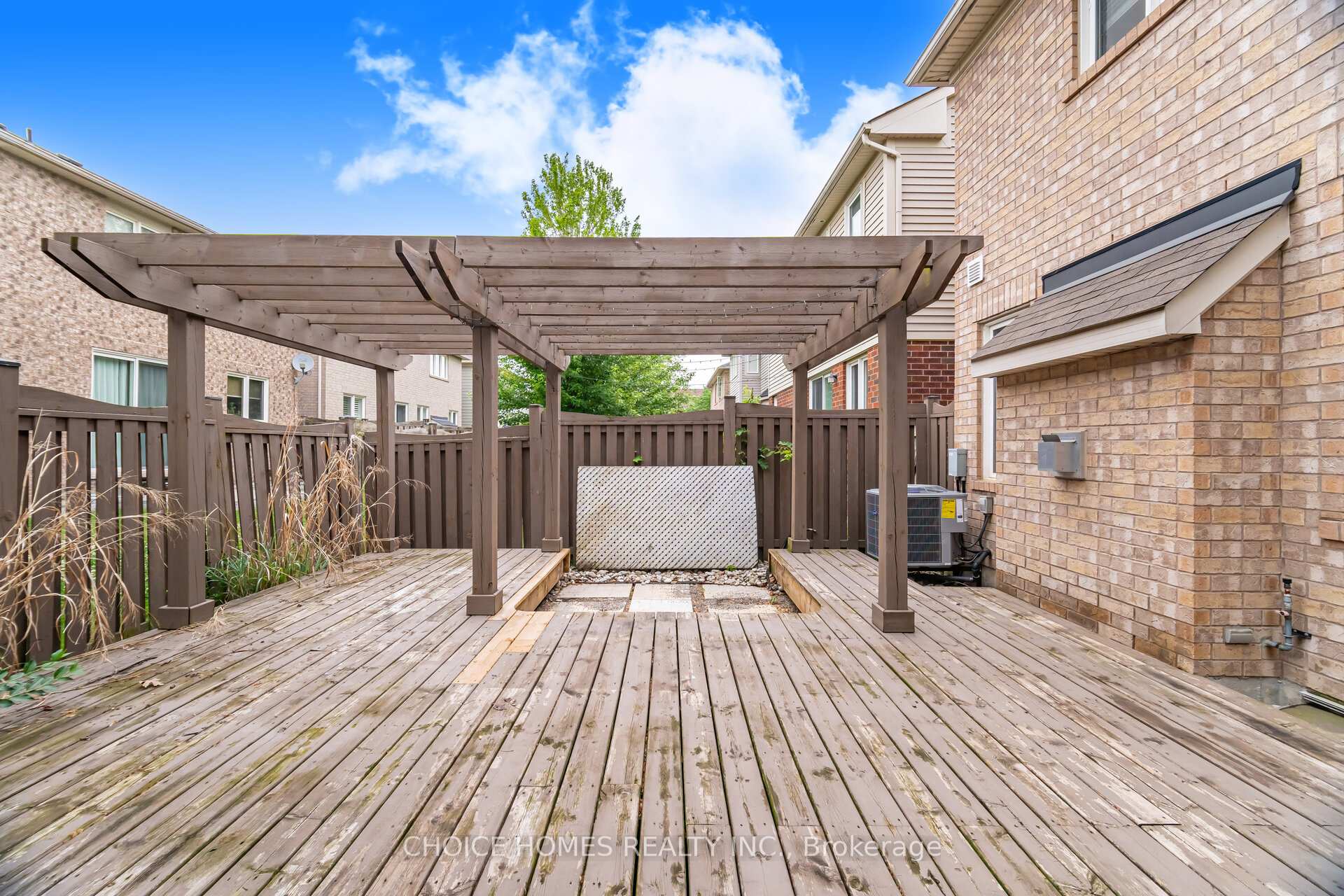 Photo 34 of 319 Mcdougall Crossing, Milton, Harrison — HOMEH