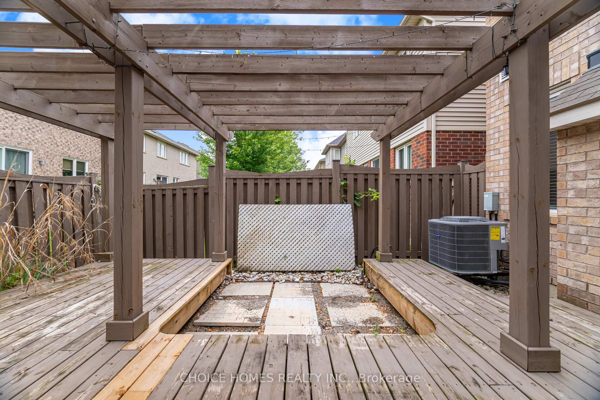 Photo 24 of 319 Mcdougall Crossing, Milton, Harrison — HOMEH