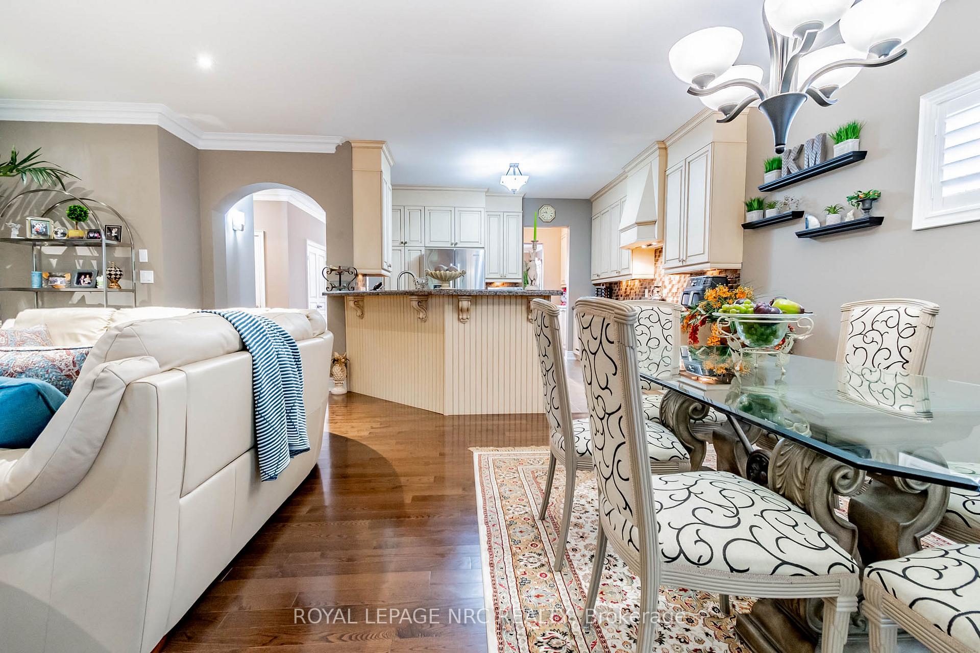 Photo 8 of 43 Cherry Ridge Boulevard, Pelham, Fenwick — HOMEH