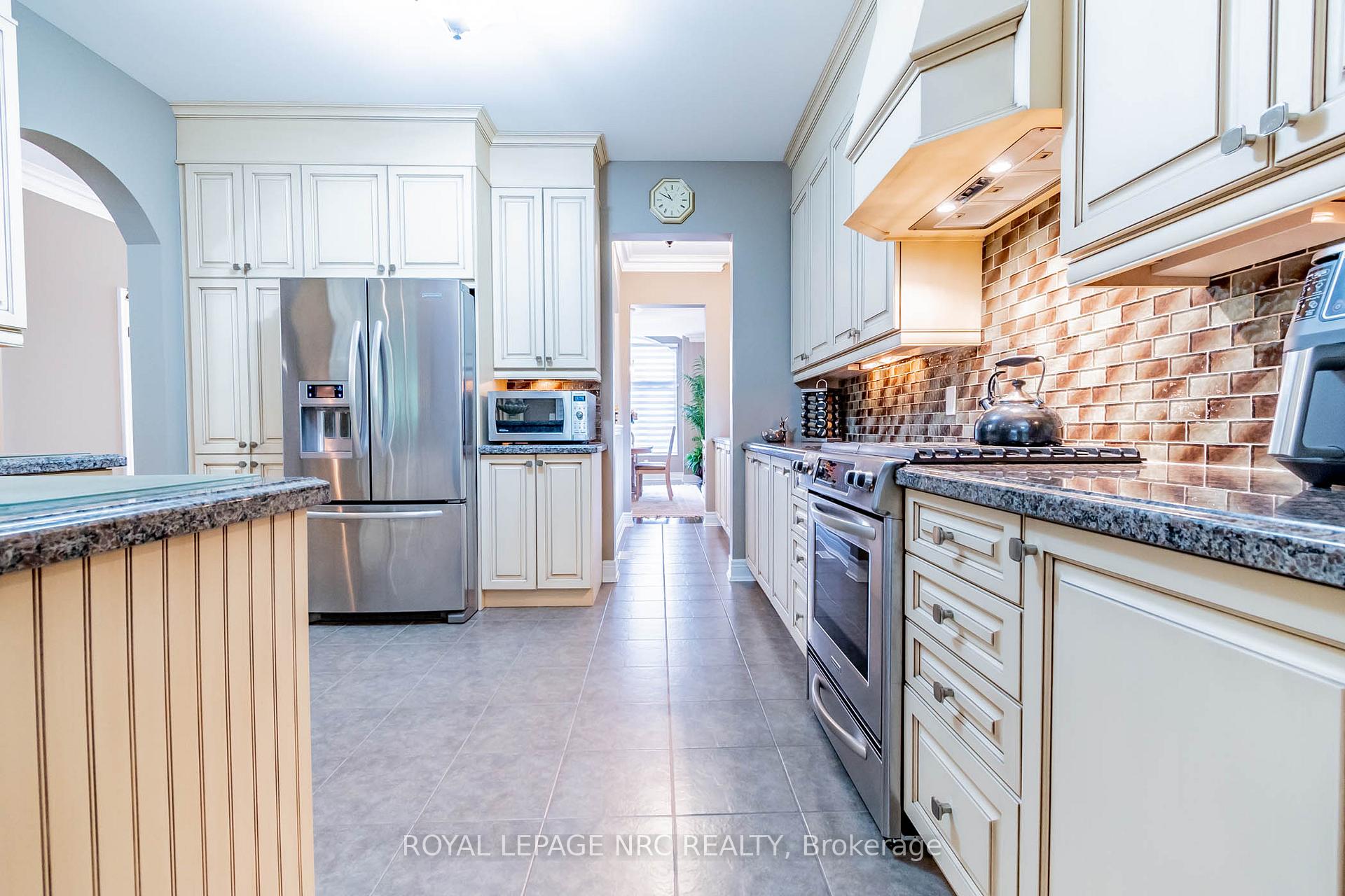 Photo 10 of 43 Cherry Ridge Boulevard, Pelham, Fenwick — HOMEH