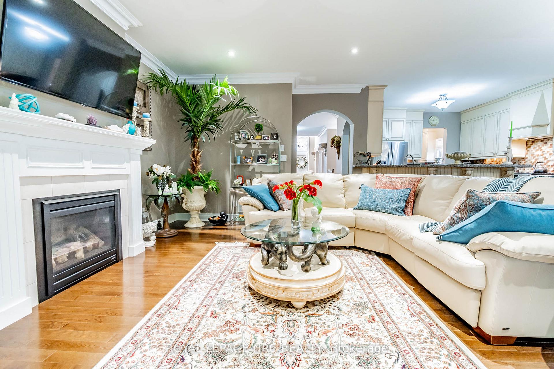 Photo 11 of 43 Cherry Ridge Boulevard, Pelham, Fenwick — HOMEH