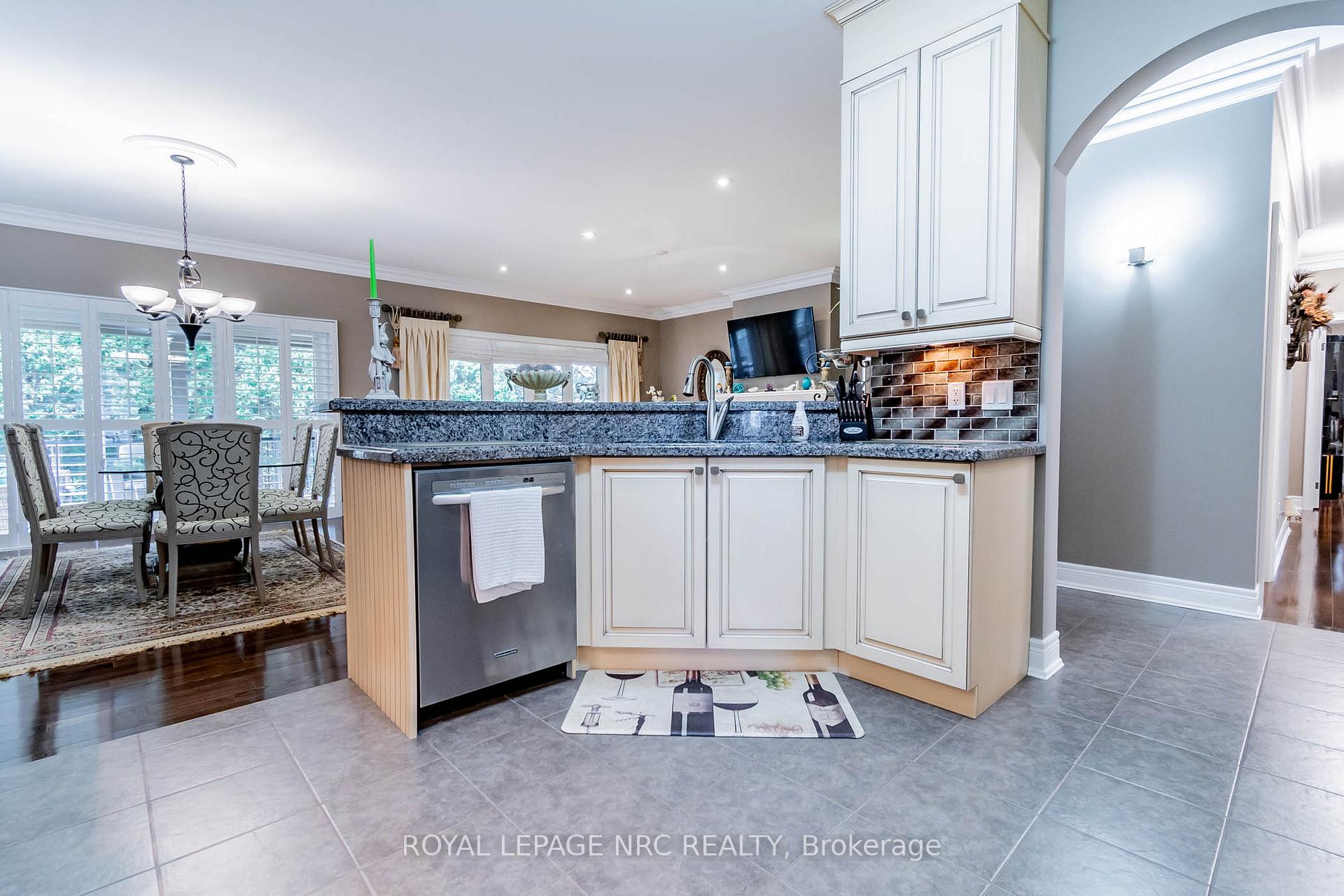 Photo 13 of 43 Cherry Ridge Boulevard, Pelham, Fenwick — HOMEH