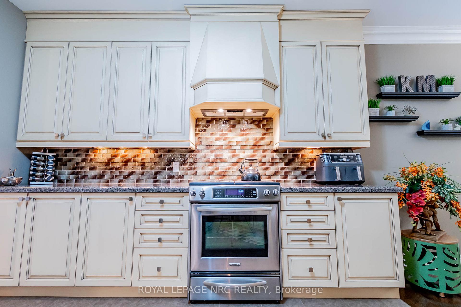 Photo 17 of 43 Cherry Ridge Boulevard, Pelham, Fenwick — HOMEH