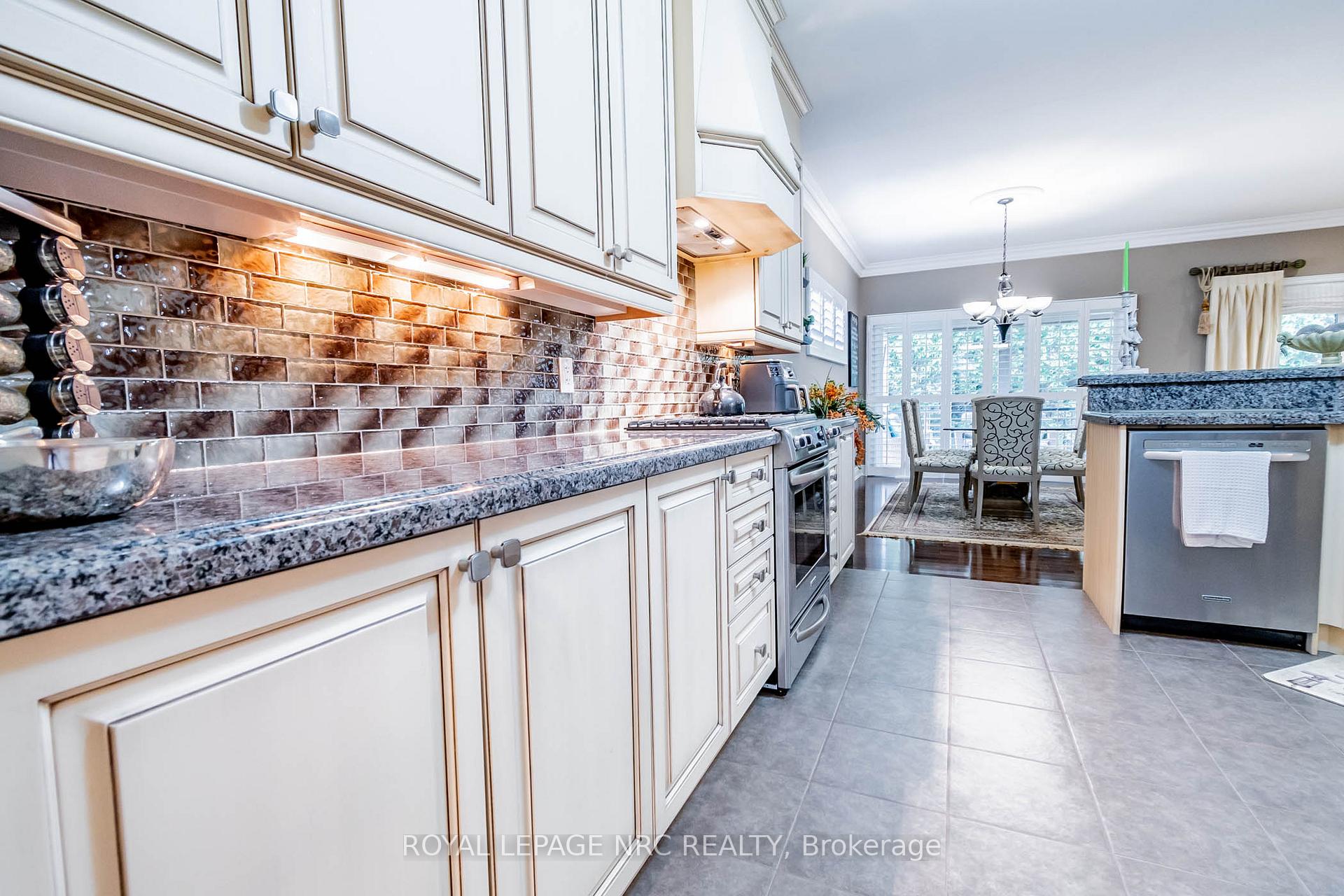 Photo 18 of 43 Cherry Ridge Boulevard, Pelham, Fenwick — HOMEH