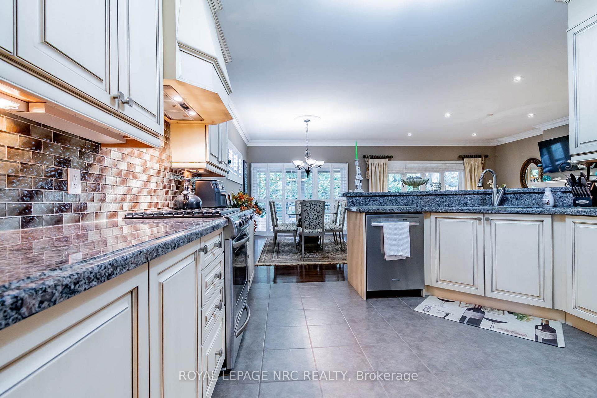 Photo 19 of 43 Cherry Ridge Boulevard, Pelham, Fenwick — HOMEH