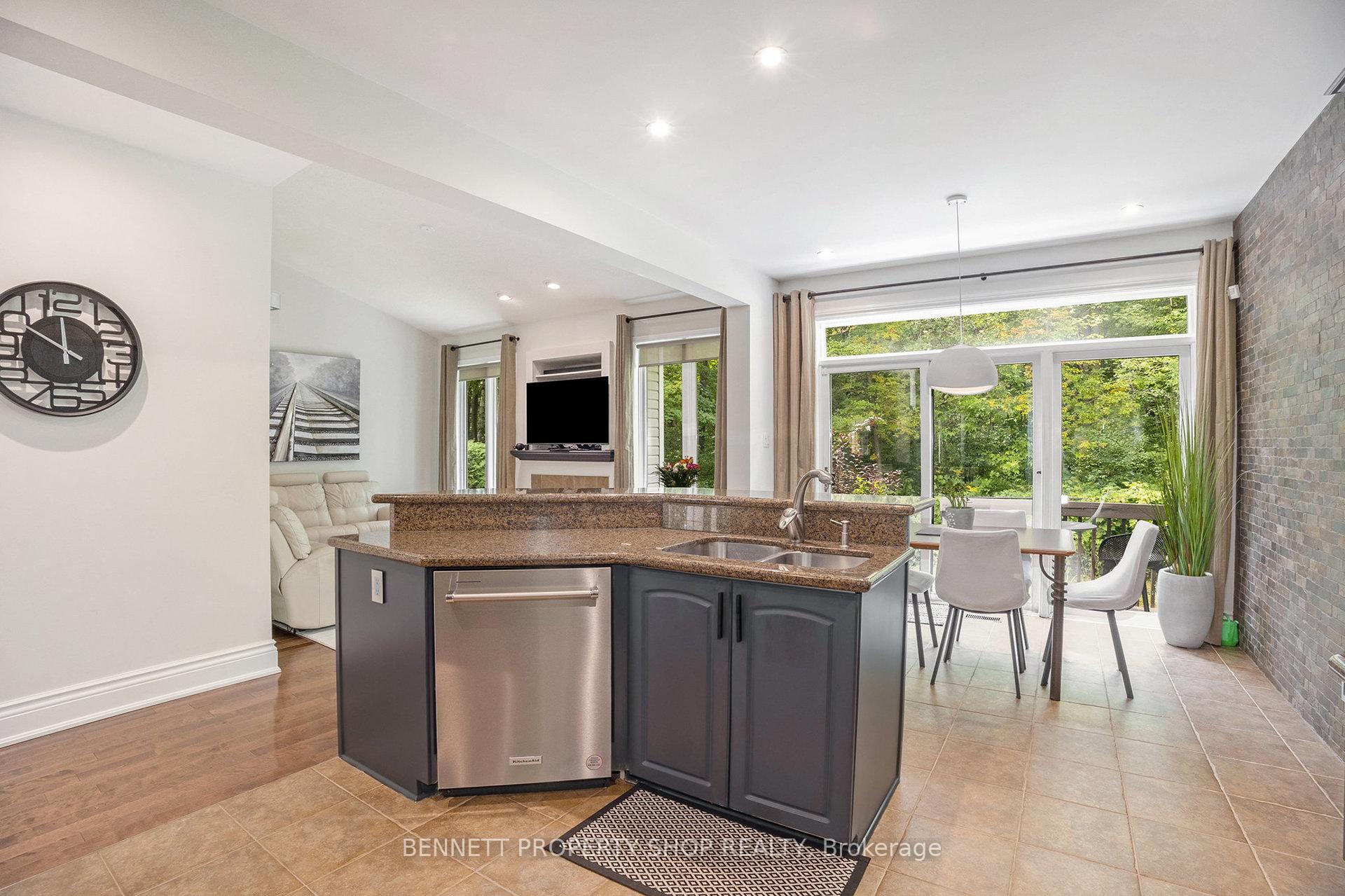 Photo 12 of 5885 Gladewoods Place, Ottawa, Chapel Hill South - Orleans Village — HOMEH