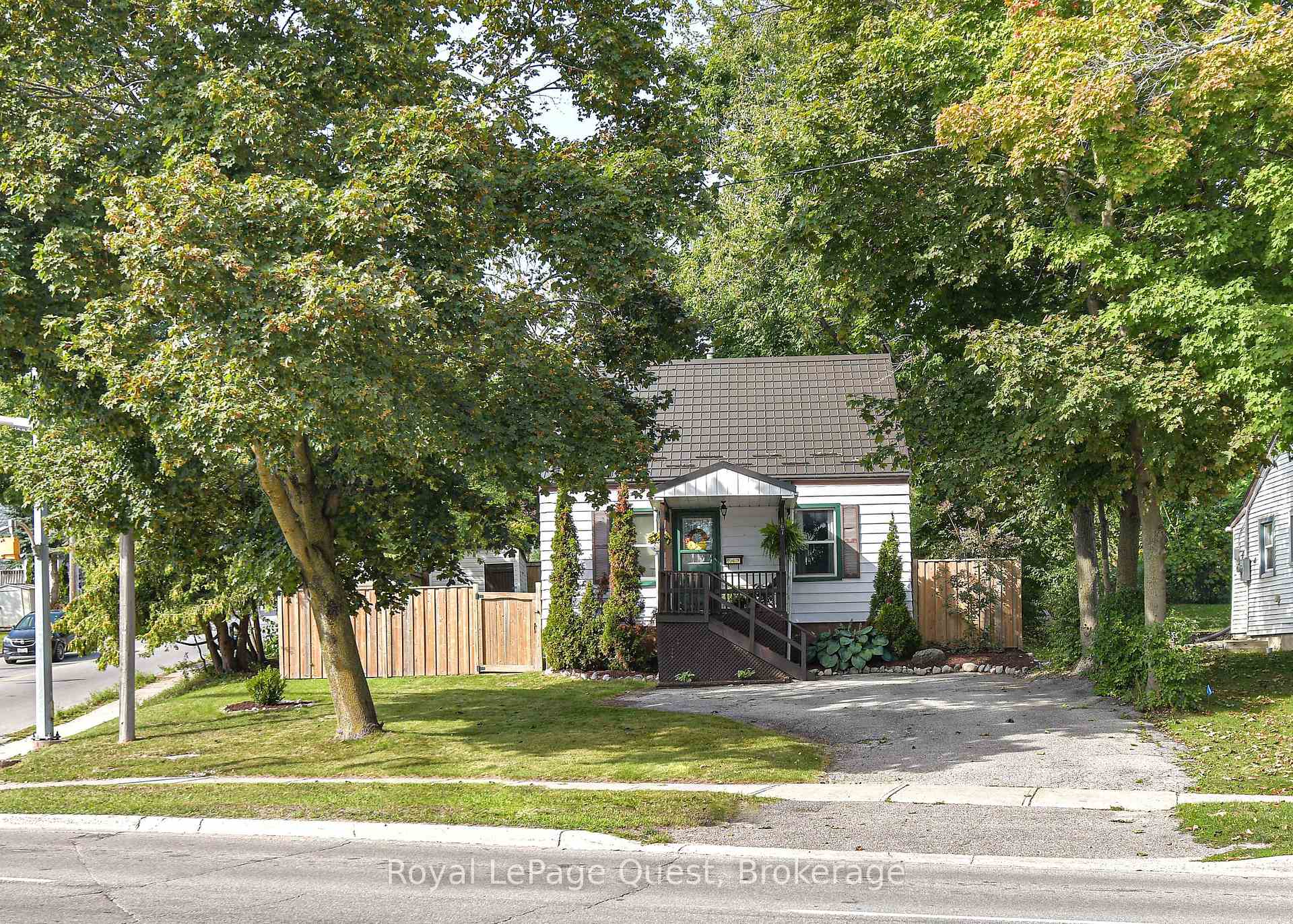 Photo 4 of 167 Memorial Avenue, Orillia — HOMEH