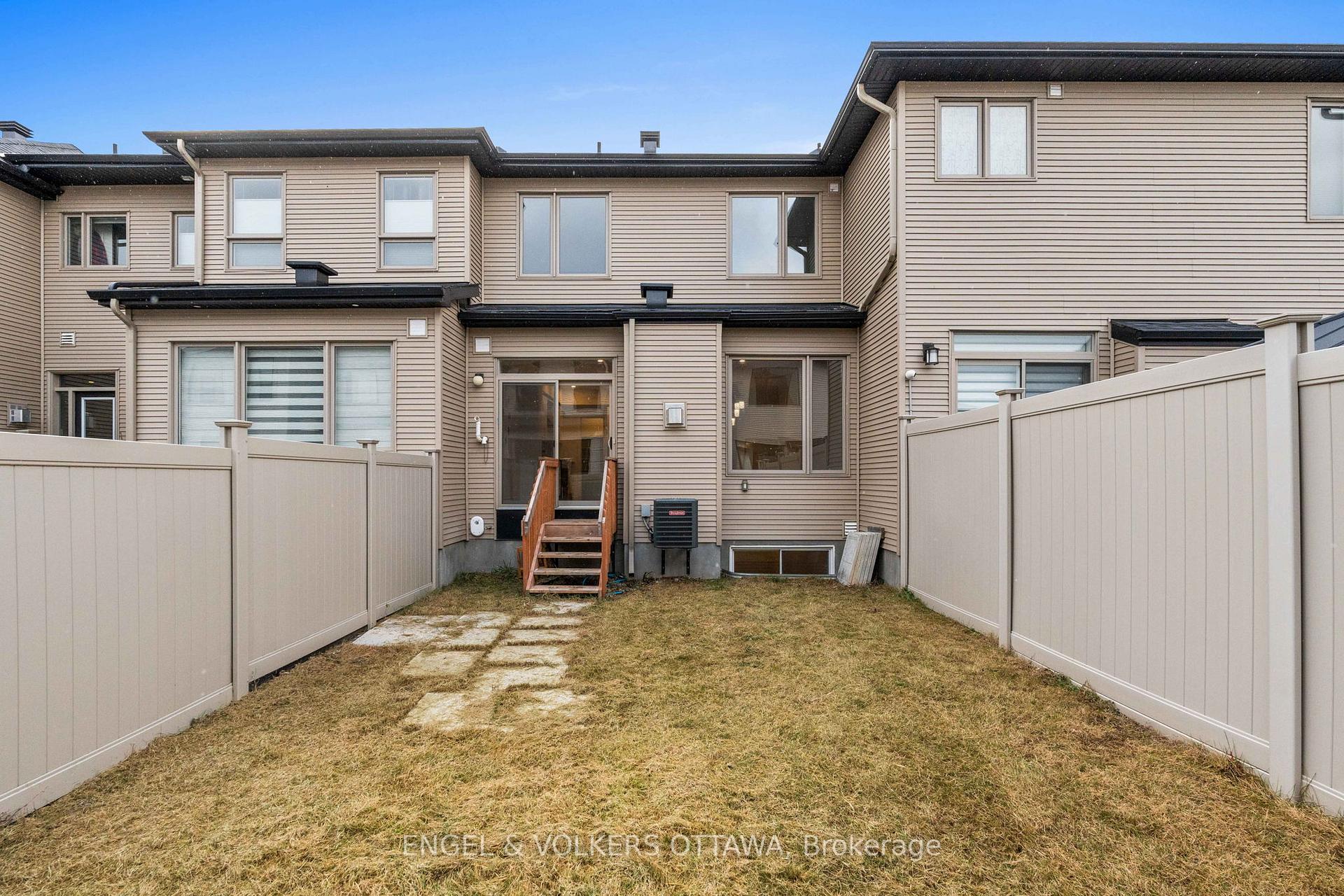 Photo 1 of 759 Cairn Crescent, Ottawa, Mer Bleue/Bradley Estates/Anderson Park — HOMEH