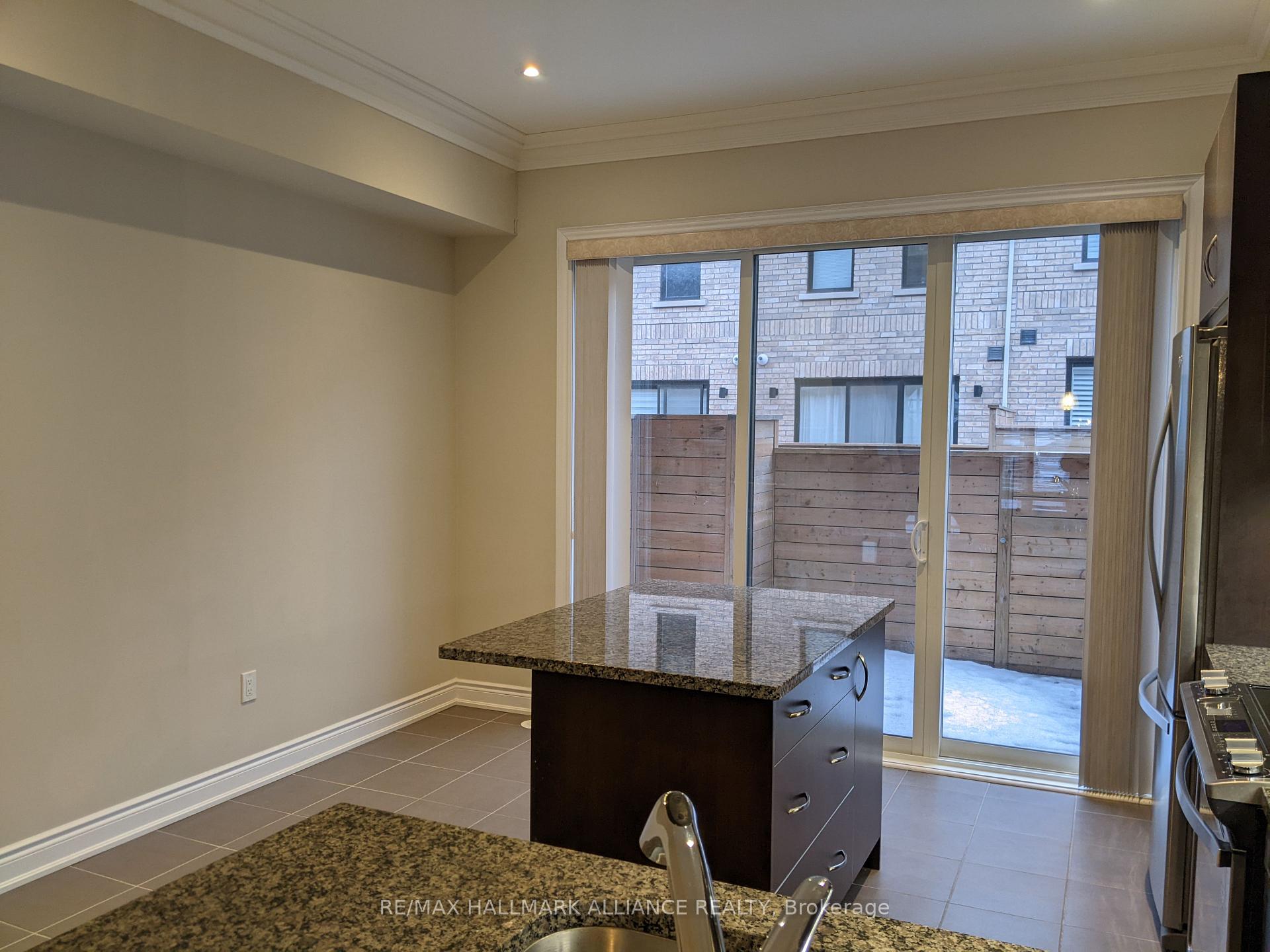 Photo 4 of Unit 27, 2184 Trafalgar Road, Oakville, River Oaks — HOMEH