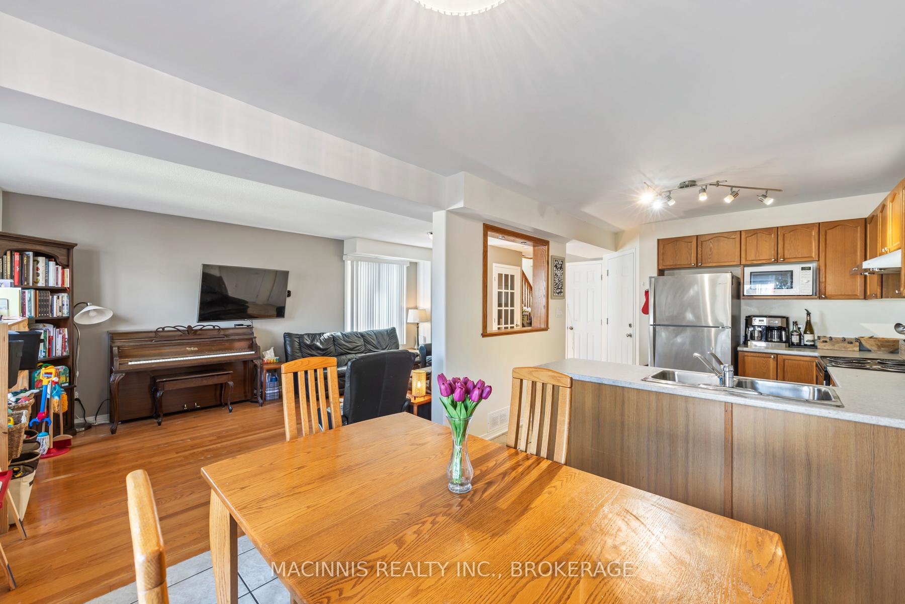 Photo 5 of 1018 Rainbow Crescent, Kingston, Kingston East (Incl Barret Crt) — HOMEH