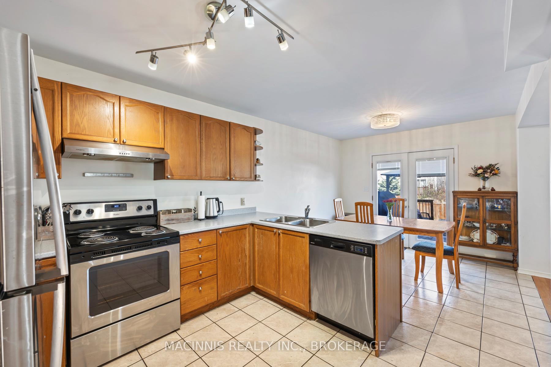 Photo 6 of 1018 Rainbow Crescent, Kingston, Kingston East (Incl Barret Crt) — HOMEH