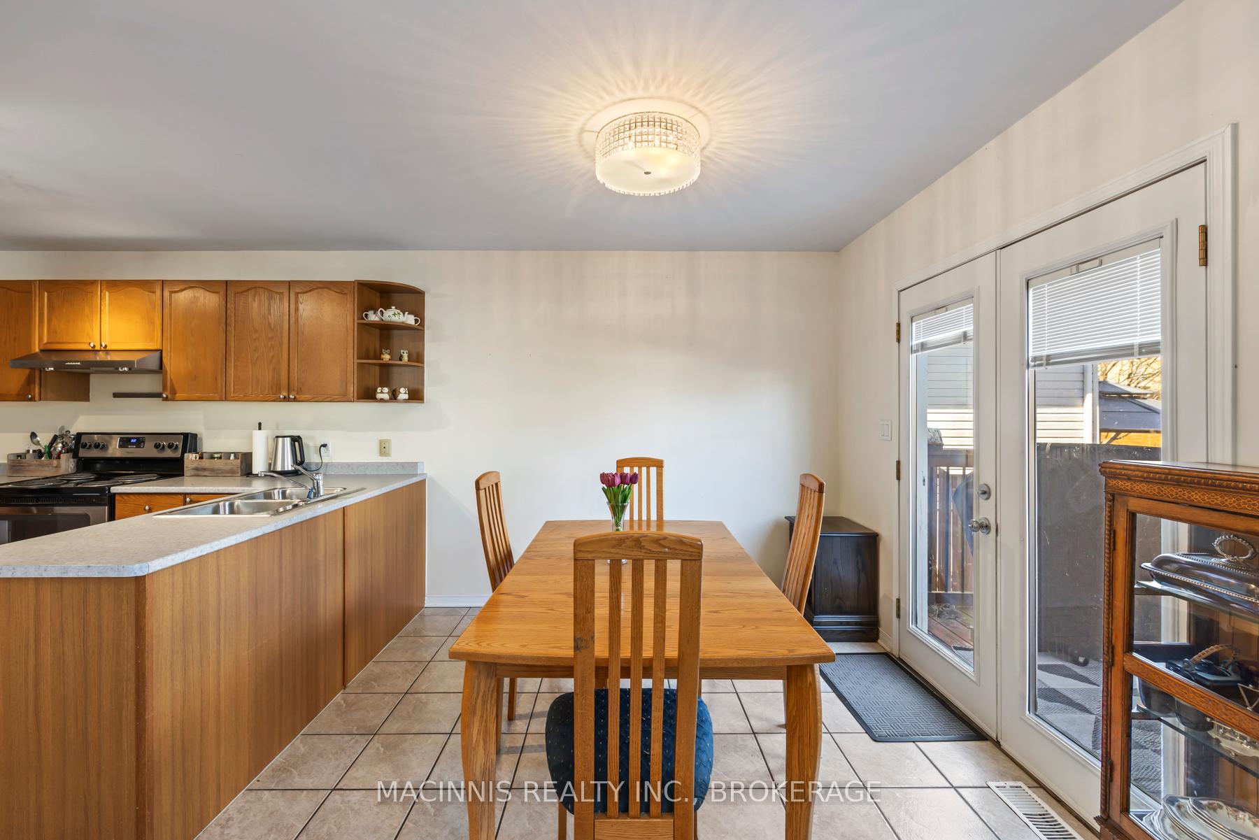Photo 7 of 1018 Rainbow Crescent, Kingston, Kingston East (Incl Barret Crt) — HOMEH