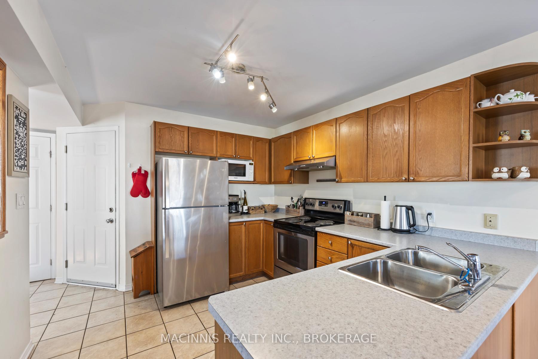 Photo 9 of 1018 Rainbow Crescent, Kingston, Kingston East (Incl Barret Crt) — HOMEH