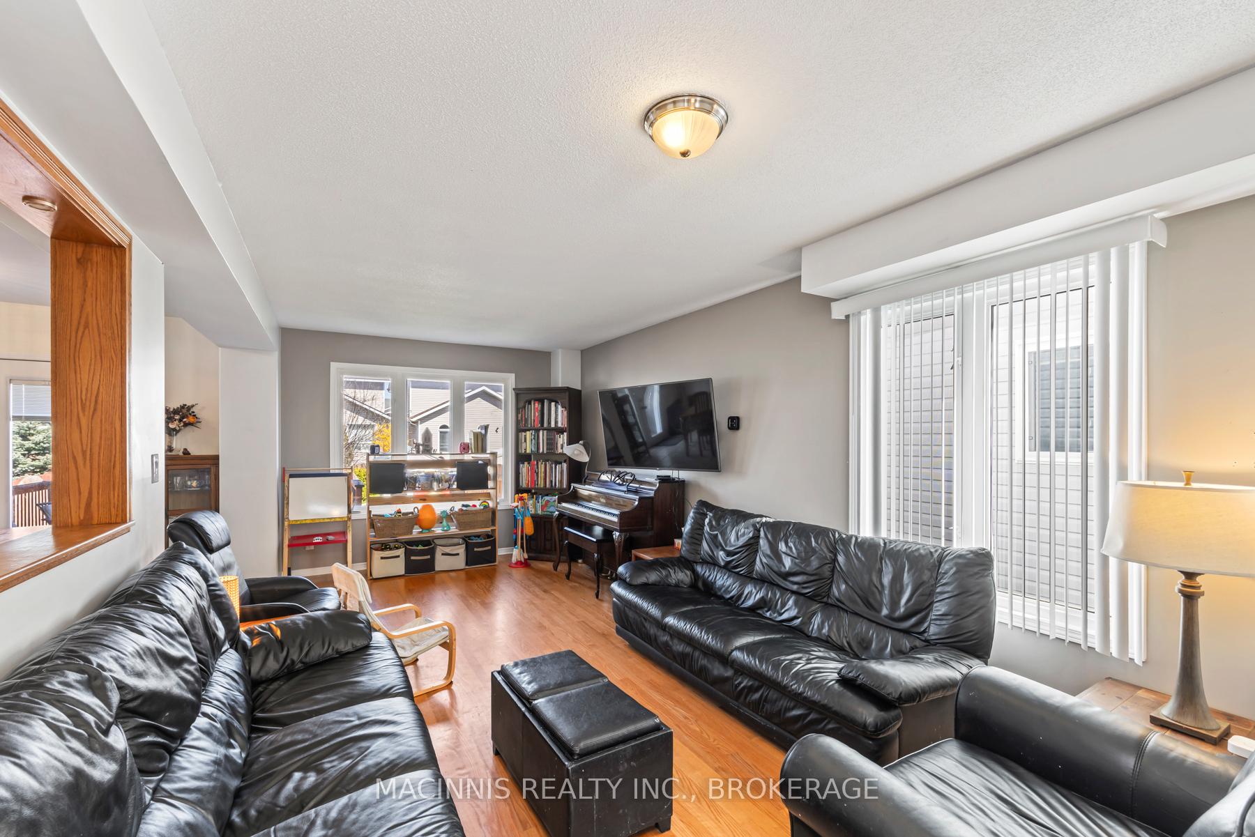 Photo 10 of 1018 Rainbow Crescent, Kingston, Kingston East (Incl Barret Crt) — HOMEH