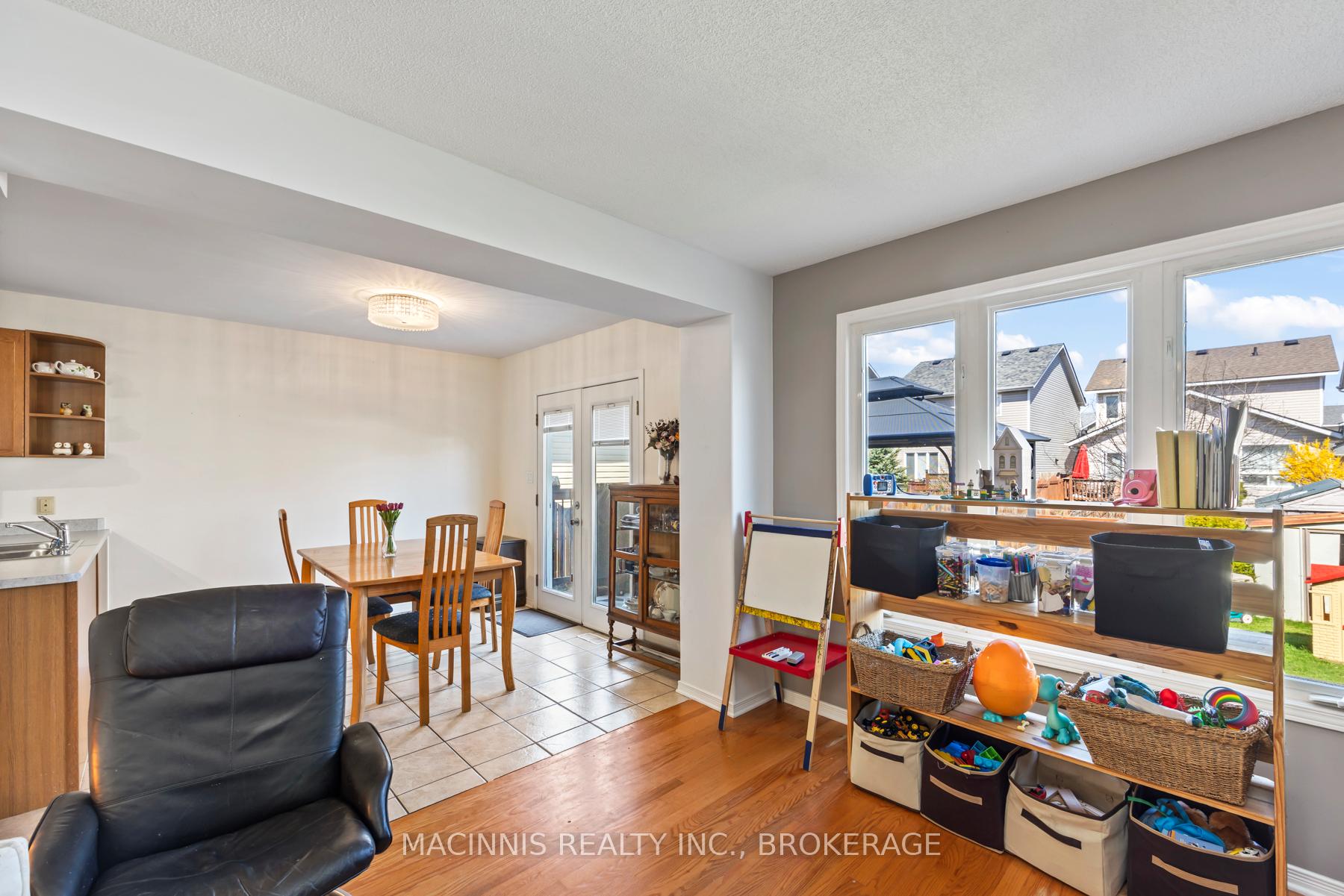 Photo 12 of 1018 Rainbow Crescent, Kingston, Kingston East (Incl Barret Crt) — HOMEH