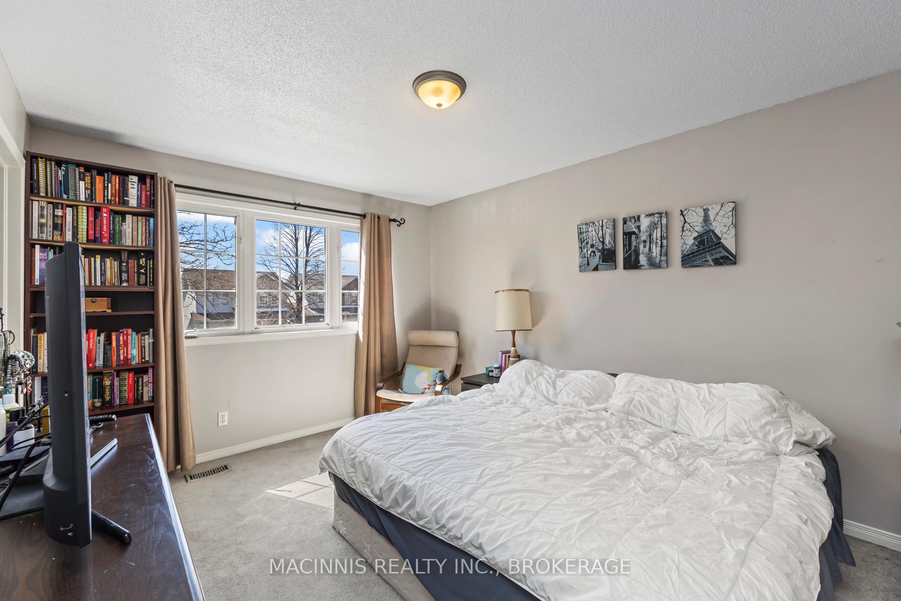 Photo 13 of 1018 Rainbow Crescent, Kingston, Kingston East (Incl Barret Crt) — HOMEH