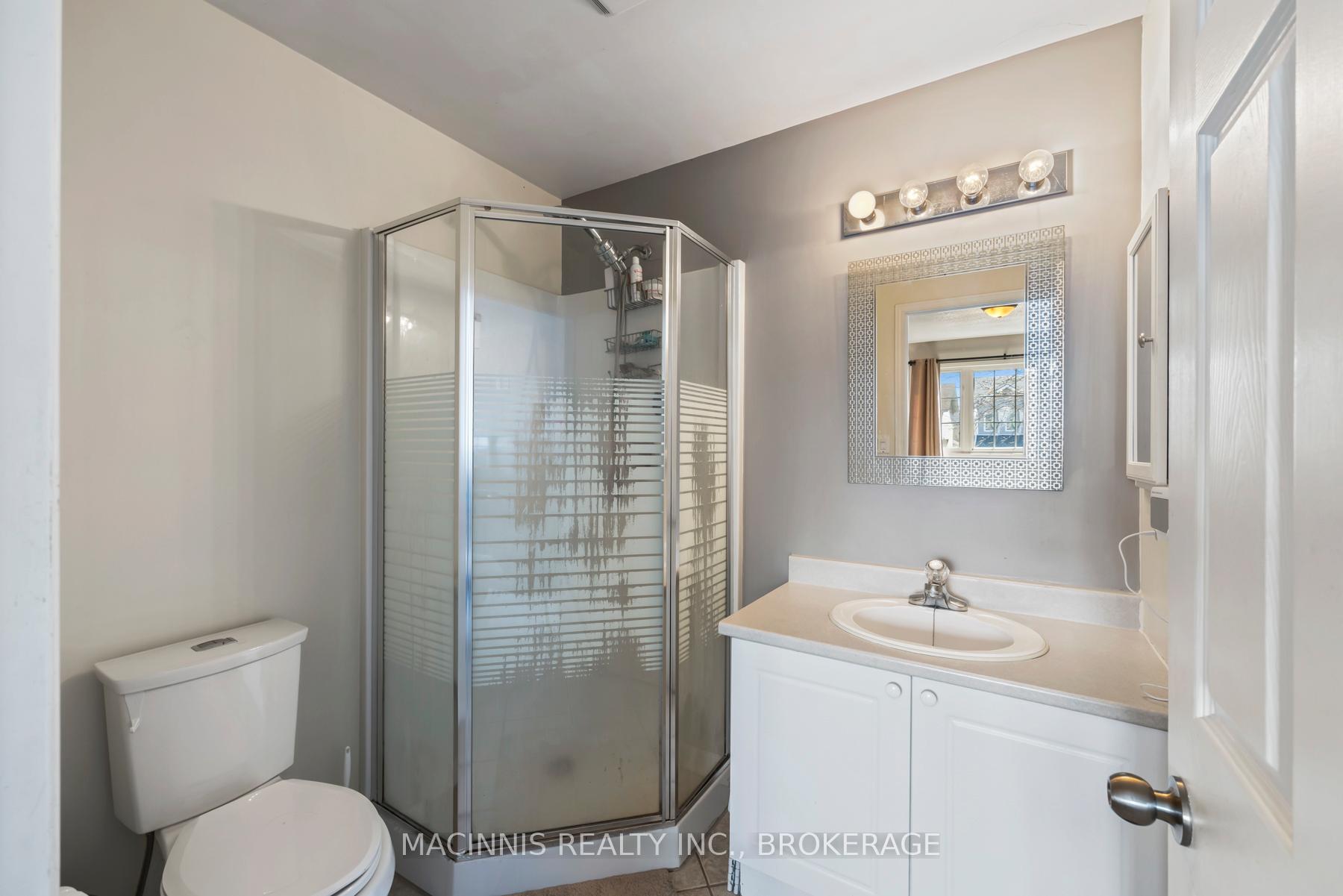 Photo 16 of 1018 Rainbow Crescent, Kingston, Kingston East (Incl Barret Crt) — HOMEH