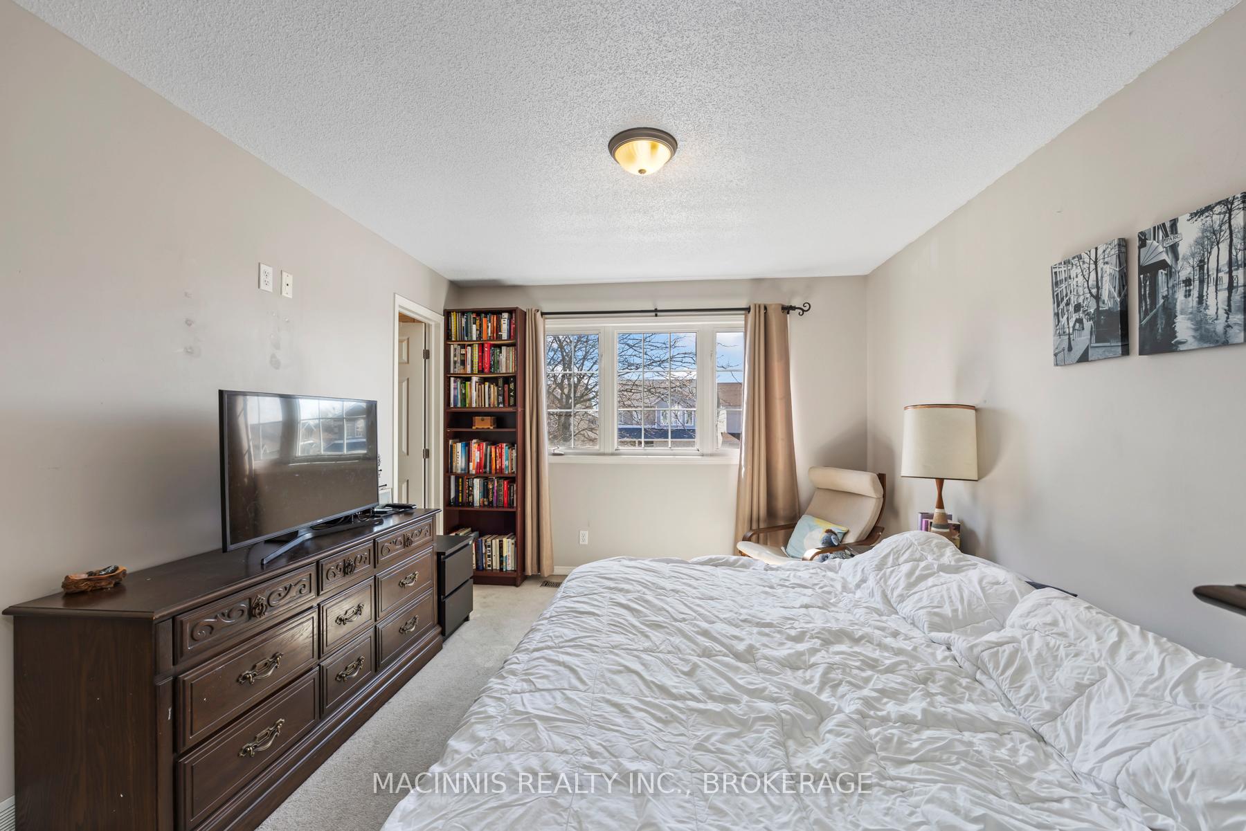 Photo 17 of 1018 Rainbow Crescent, Kingston, Kingston East (Incl Barret Crt) — HOMEH