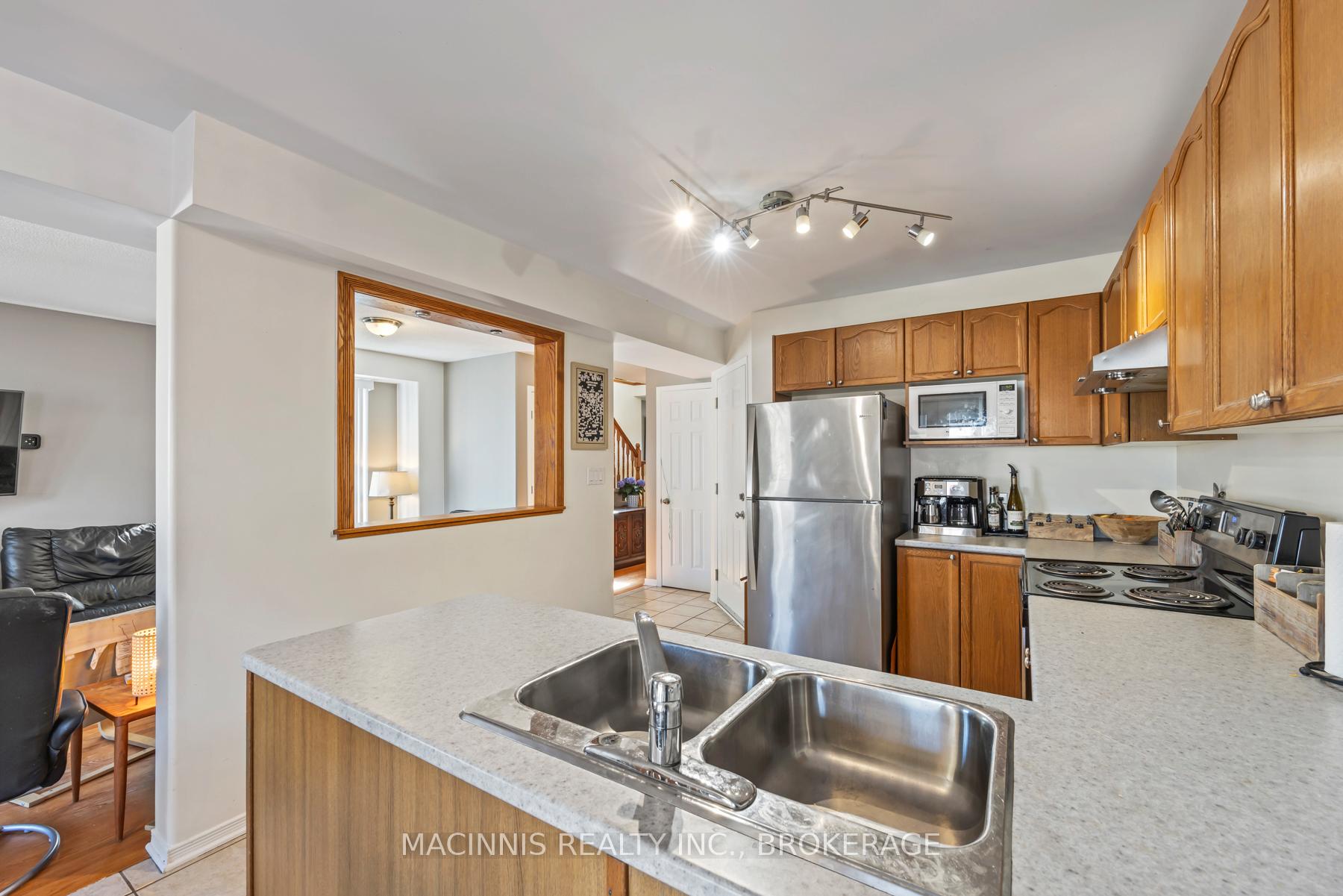 Photo 19 of 1018 Rainbow Crescent, Kingston, Kingston East (Incl Barret Crt) — HOMEH