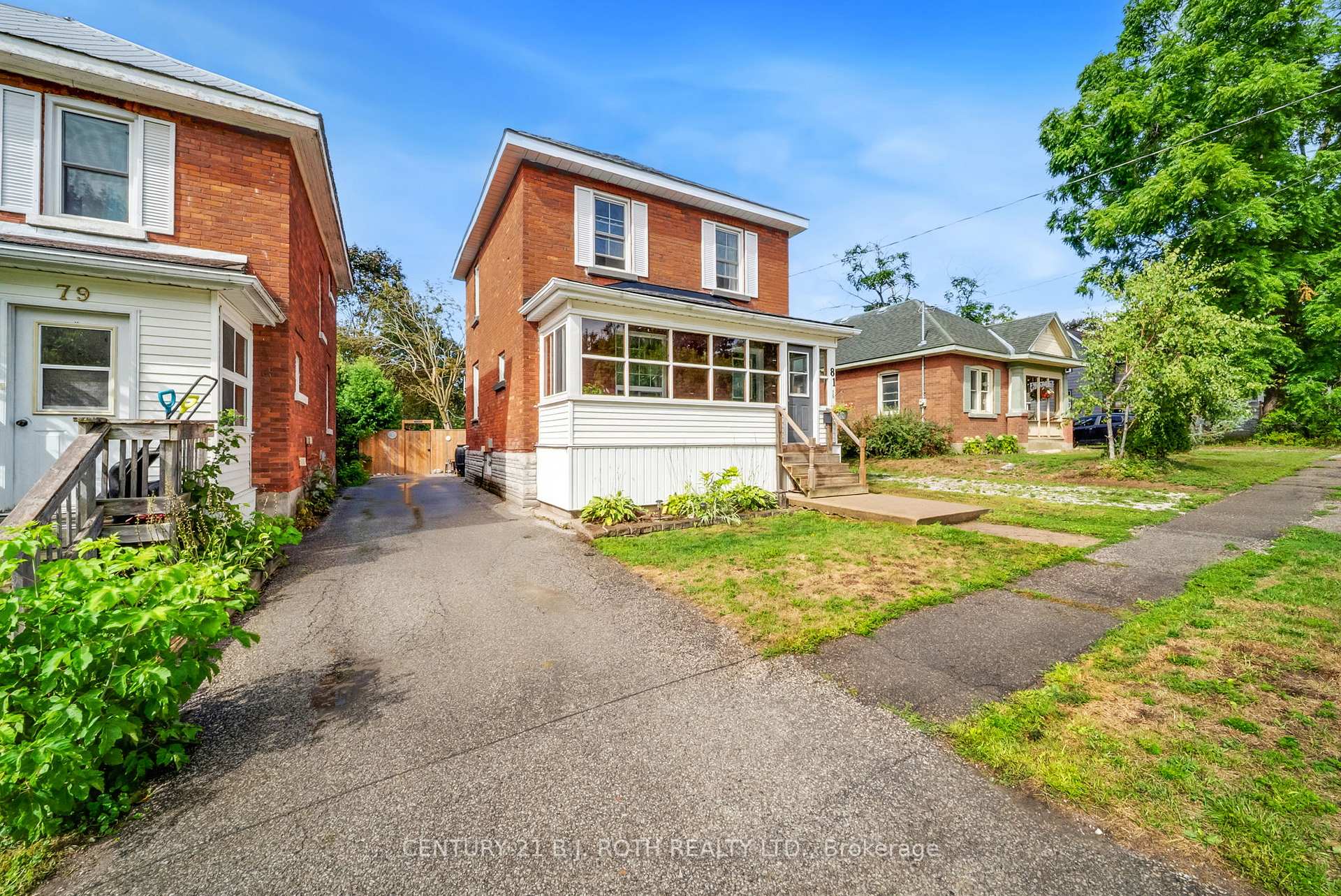 Photo 2 of 81 Douglas Street, Orillia — HOMEH
