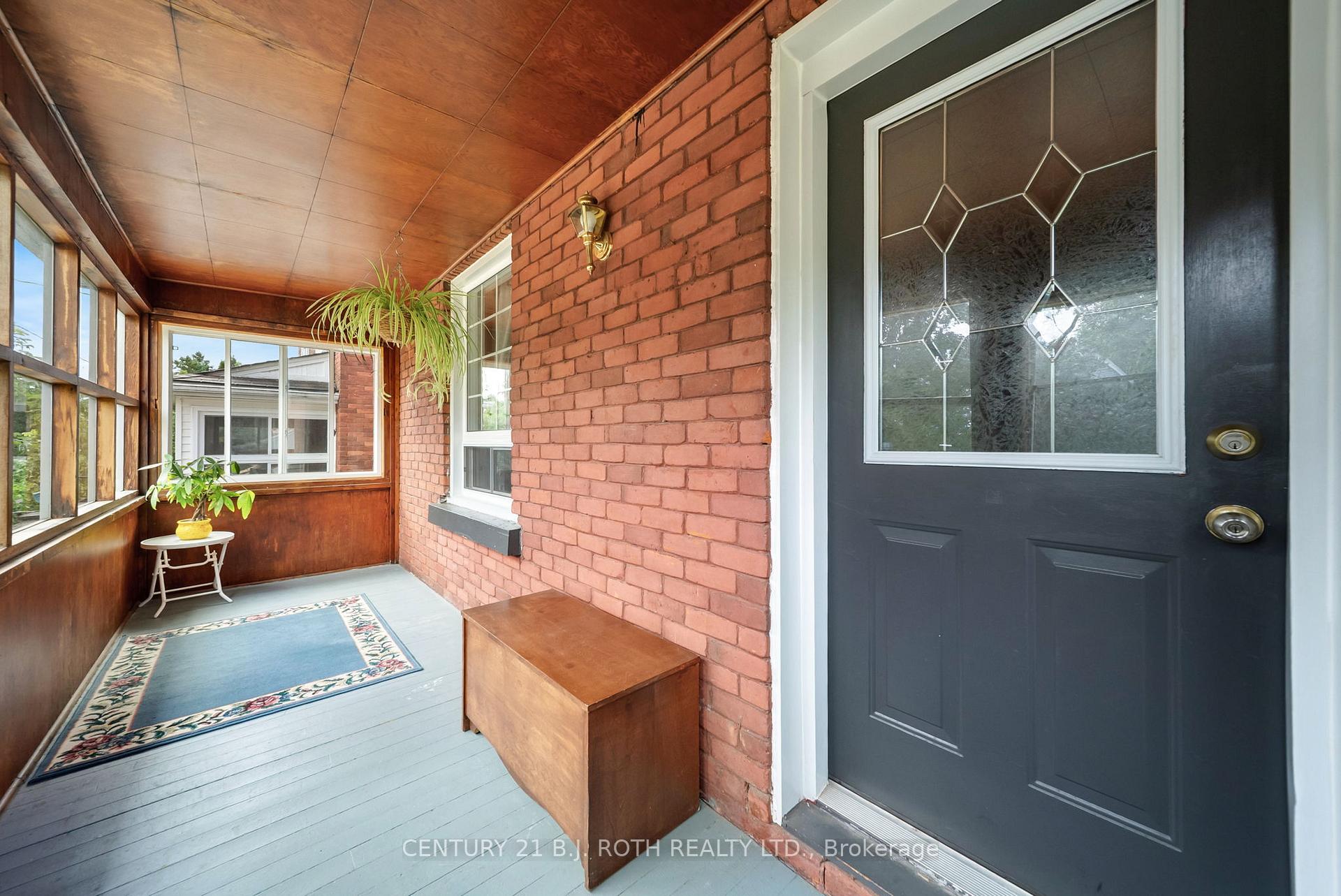 Photo 3 of 81 Douglas Street, Orillia — HOMEH
