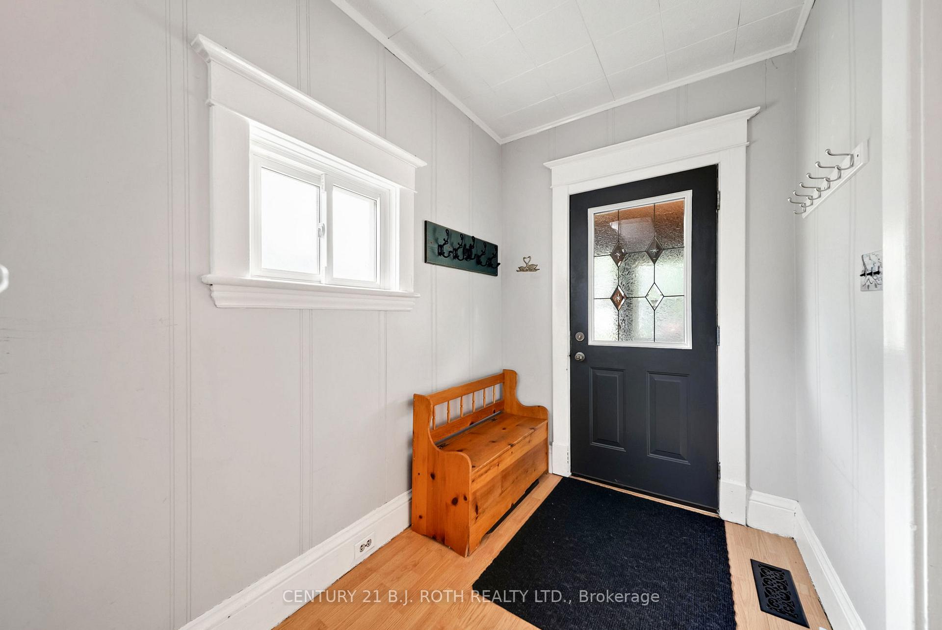 Photo 4 of 81 Douglas Street, Orillia — HOMEH
