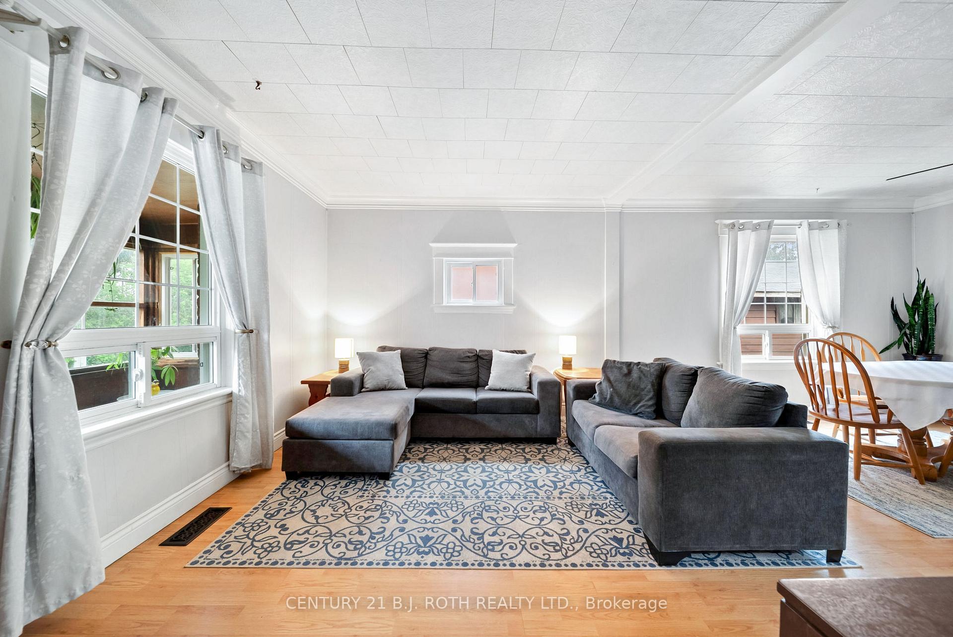 Photo 5 of 81 Douglas Street, Orillia — HOMEH