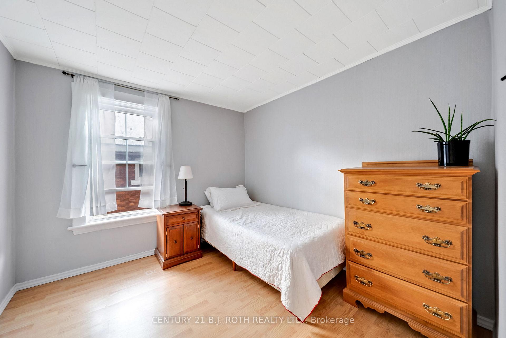Photo 15 of 81 Douglas Street, Orillia — HOMEH