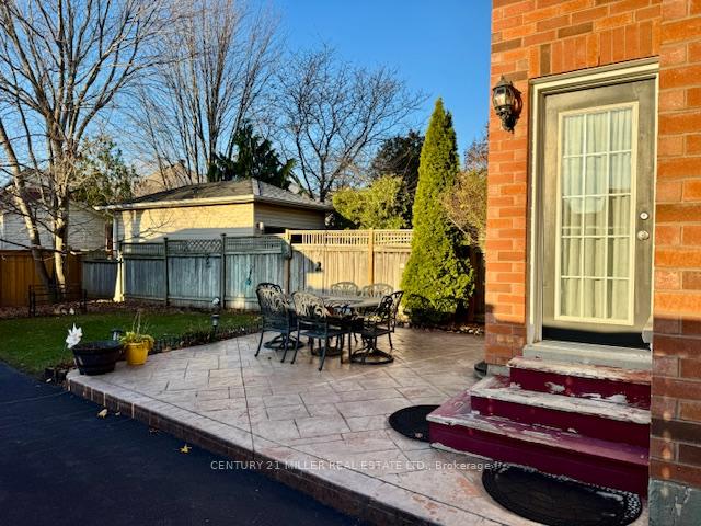 Photo 5 of 2488 Capilano Crescent, Oakville, River Oaks — HOMEH