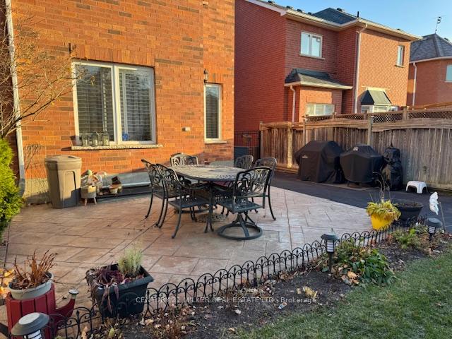 Photo 8 of 2488 Capilano Crescent, Oakville, River Oaks — HOMEH