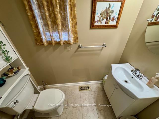 Photo 12 of 2488 Capilano Crescent, Oakville, River Oaks — HOMEH