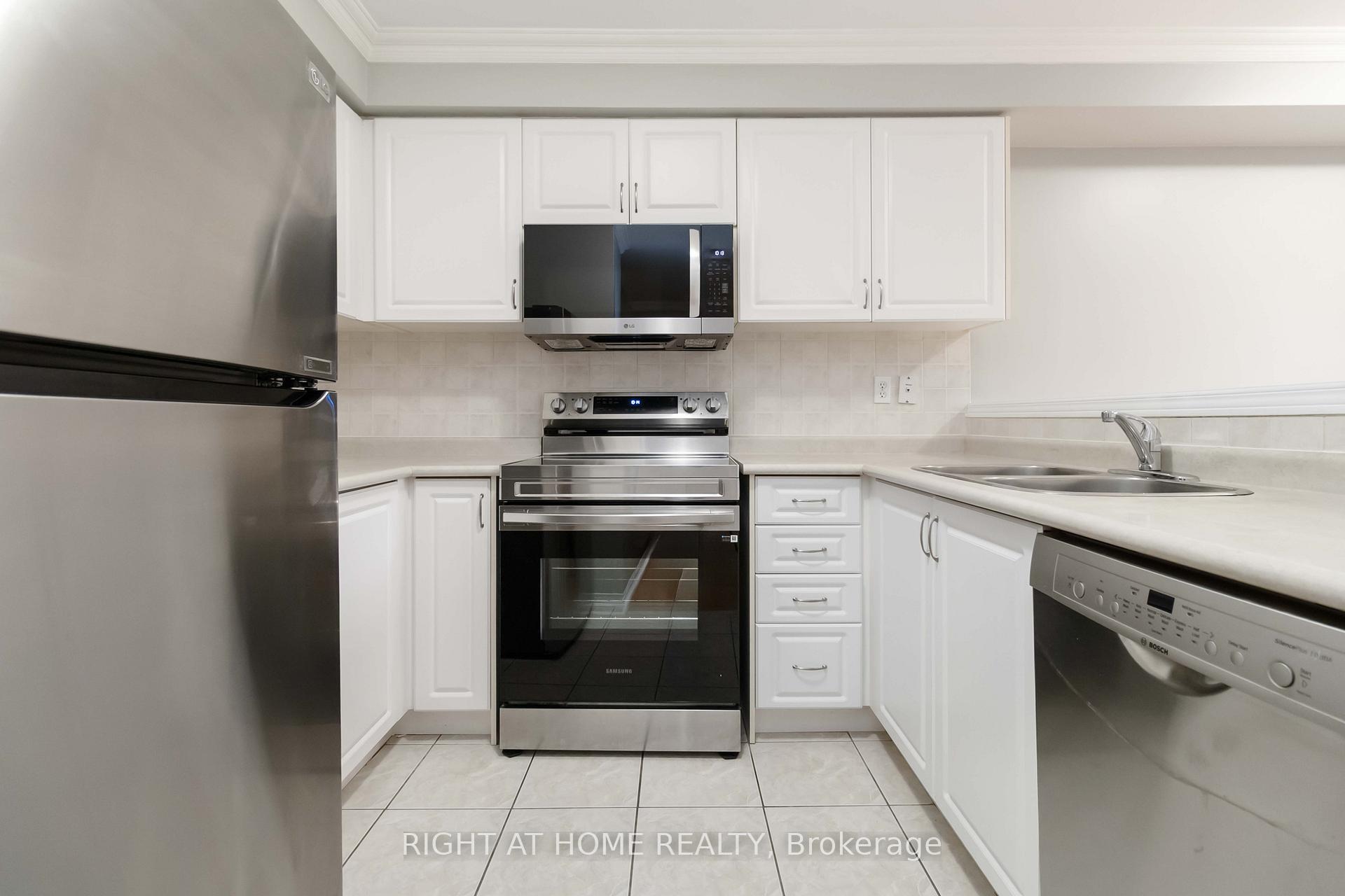Photo 9 of 2466 Newcastle Crescent, Oakville, West Oak Trails — HOMEH