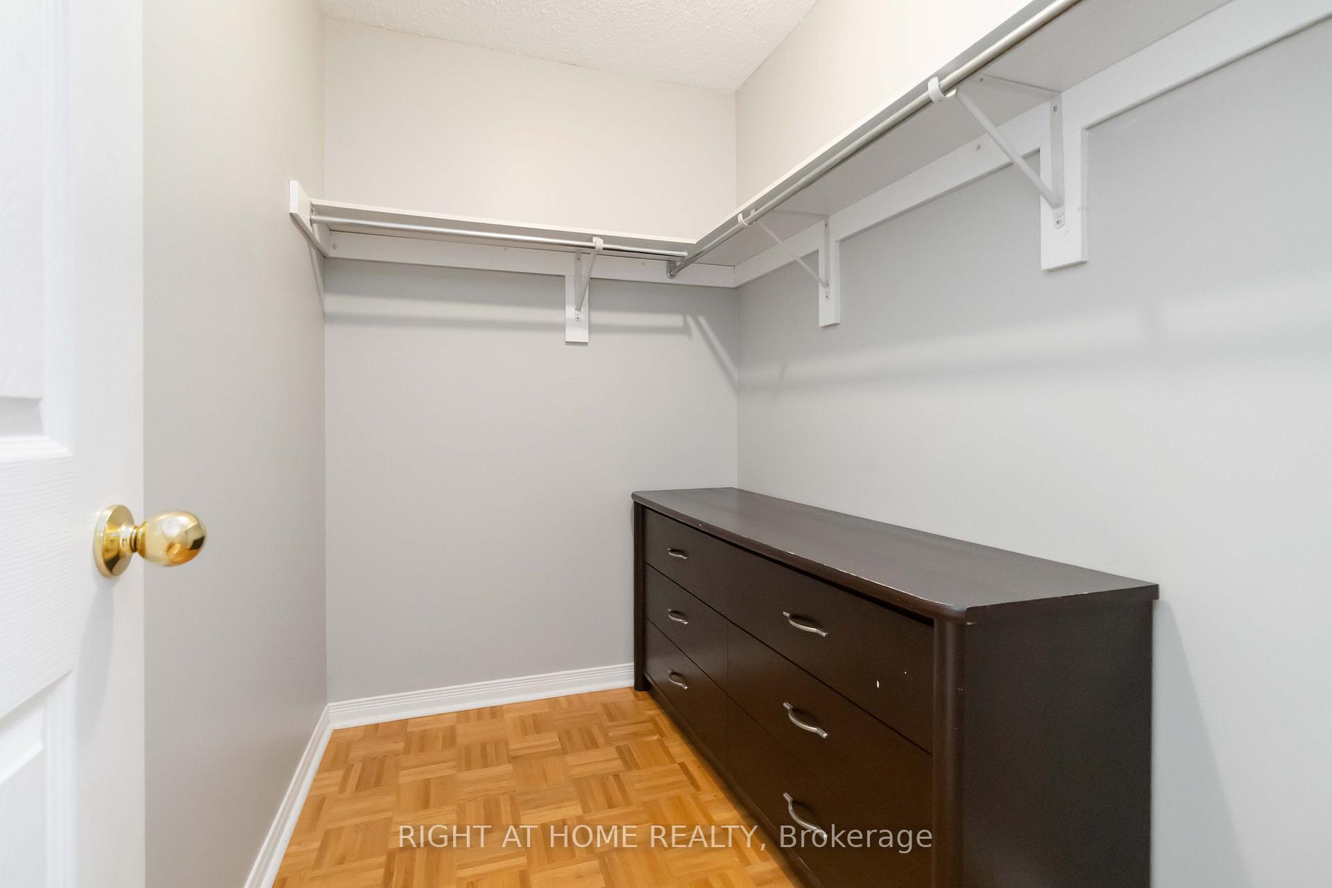 Photo 14 of 2466 Newcastle Crescent, Oakville, West Oak Trails — HOMEH