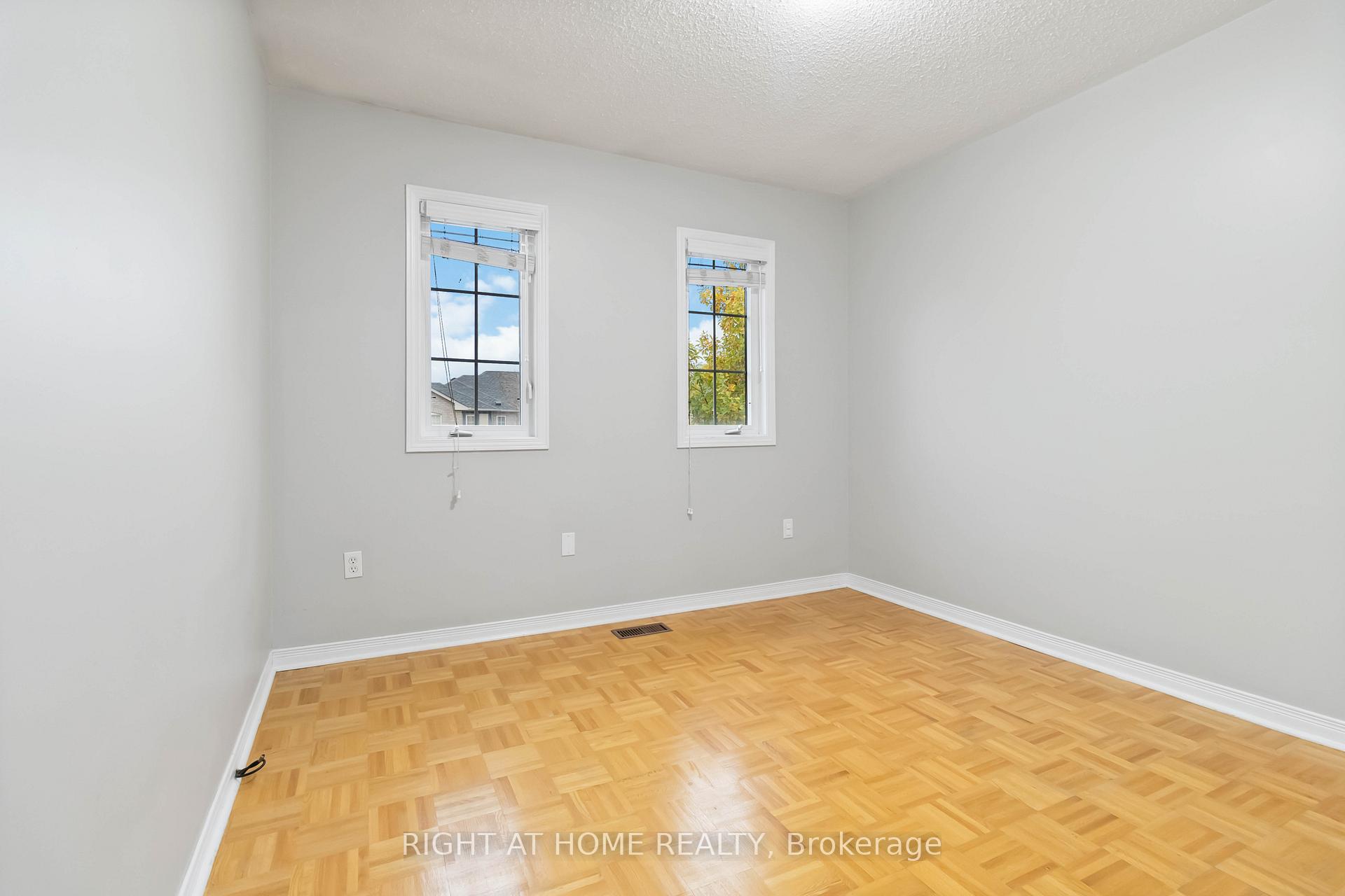 Photo 15 of 2466 Newcastle Crescent, Oakville, West Oak Trails — HOMEH