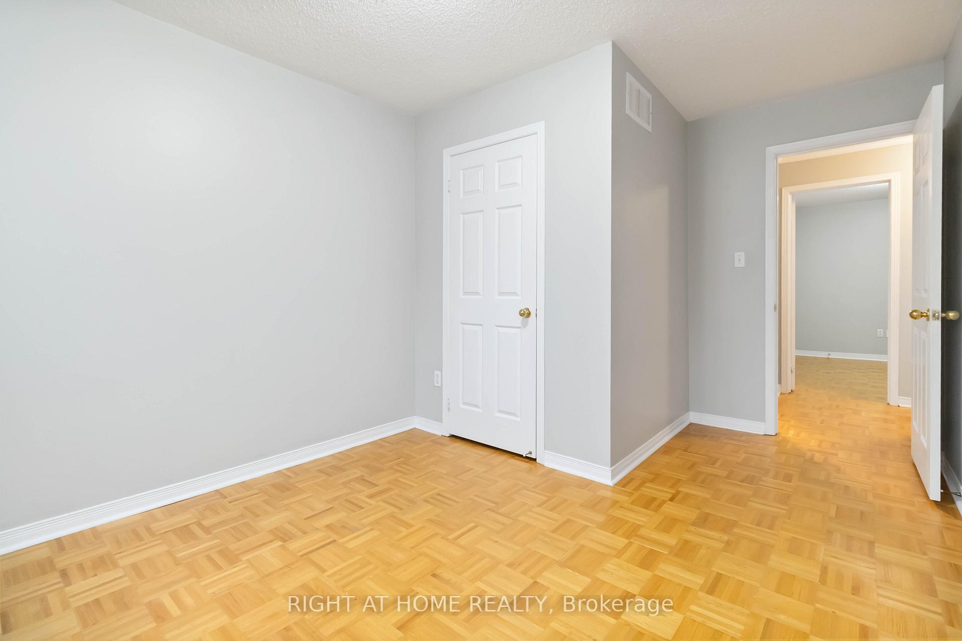 Photo 16 of 2466 Newcastle Crescent, Oakville, West Oak Trails — HOMEH