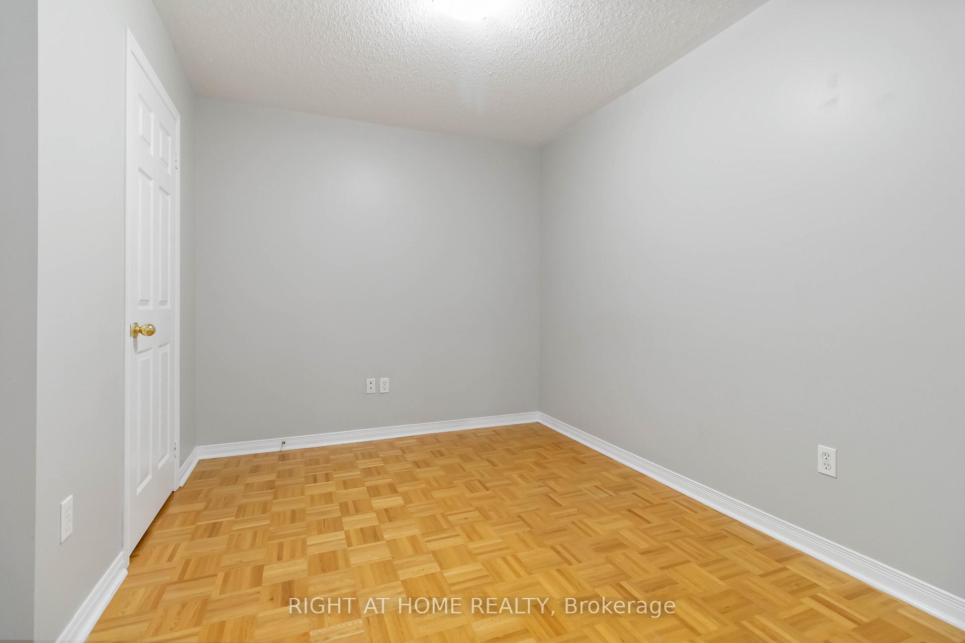 Photo 18 of 2466 Newcastle Crescent, Oakville, West Oak Trails — HOMEH