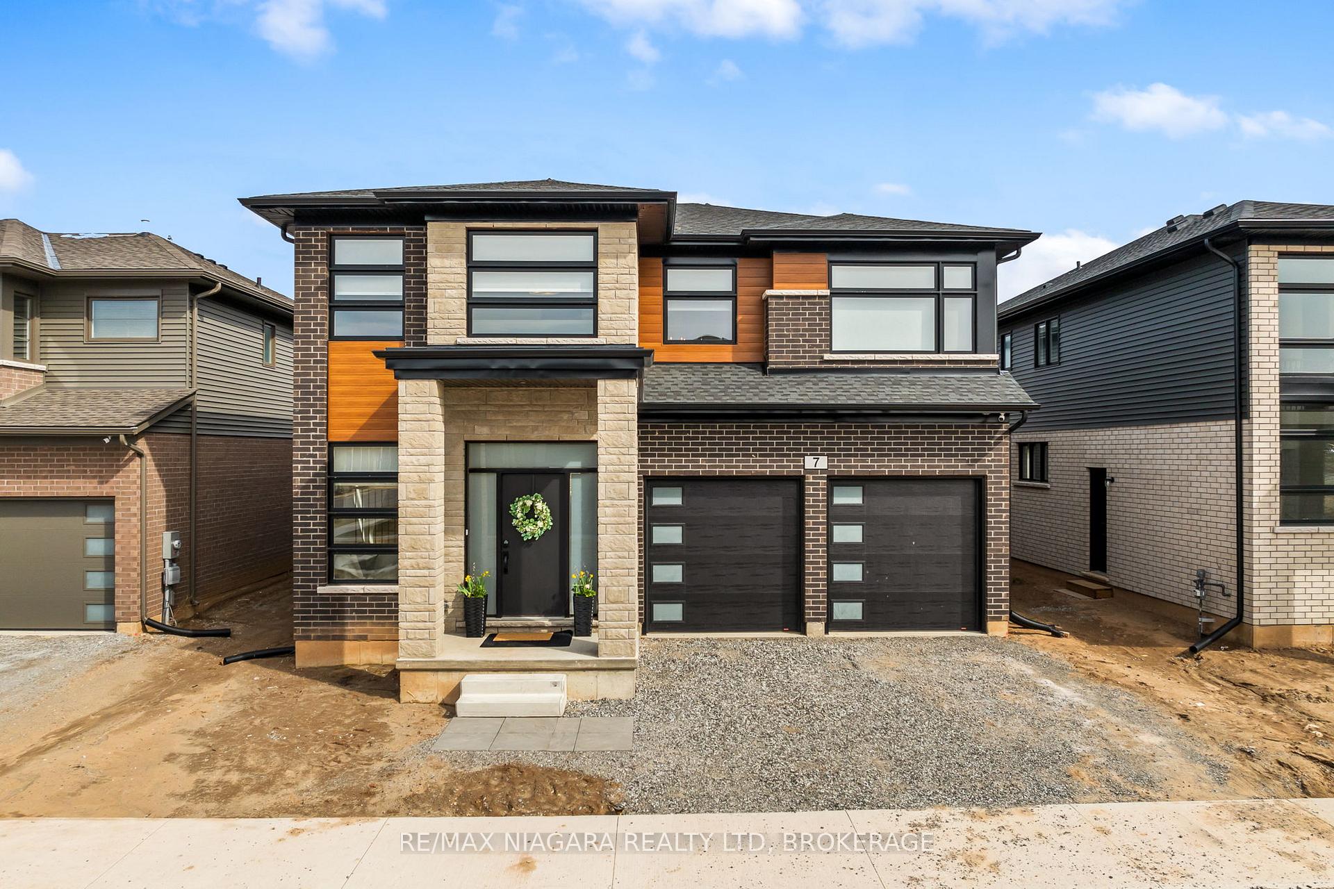 Photo 1 of 7 Samuel Avenue, Pelham, Fonthill — HOMEH