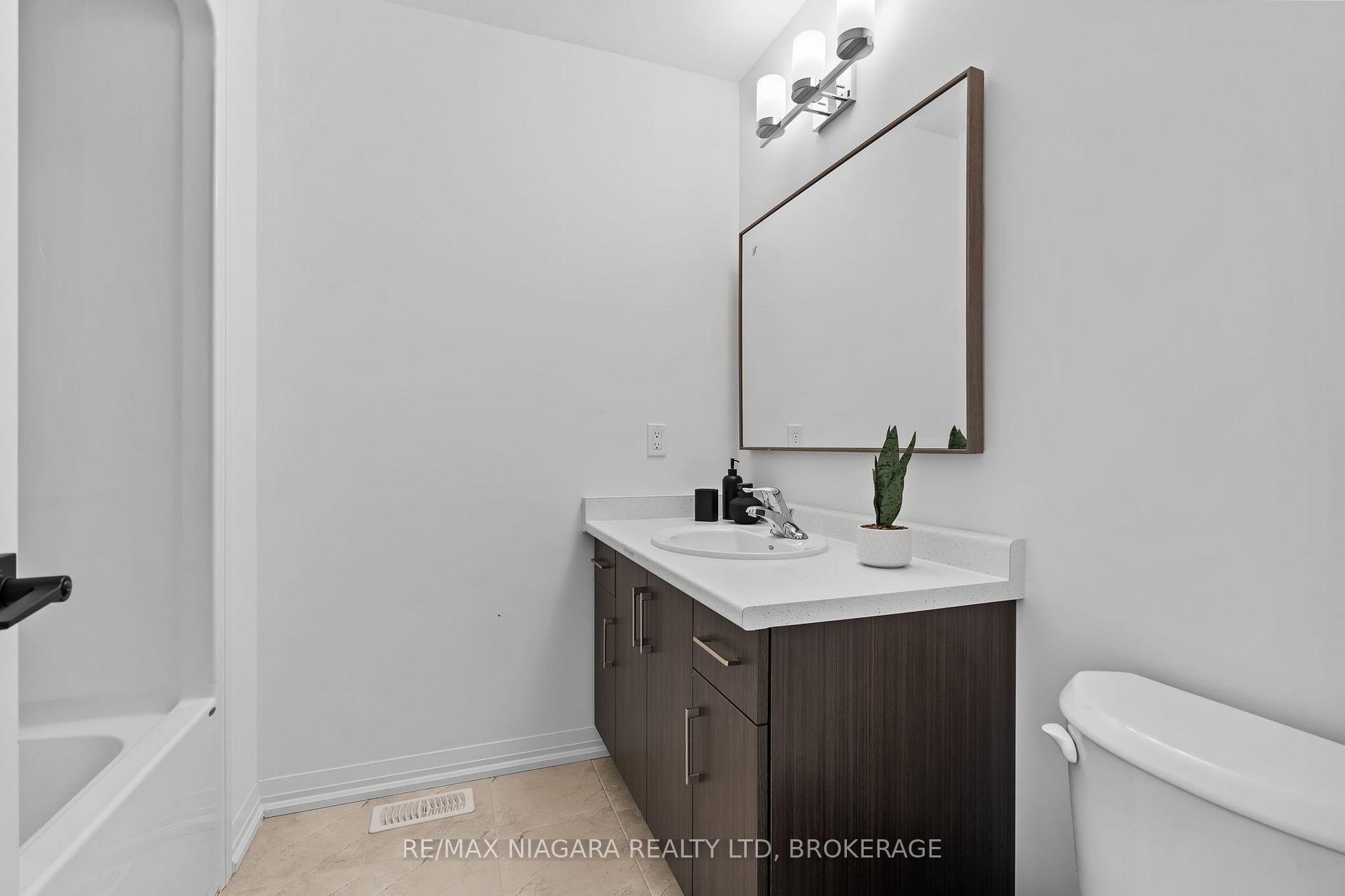 Photo 34 of 7 Samuel Avenue, Pelham, Fonthill — HOMEH