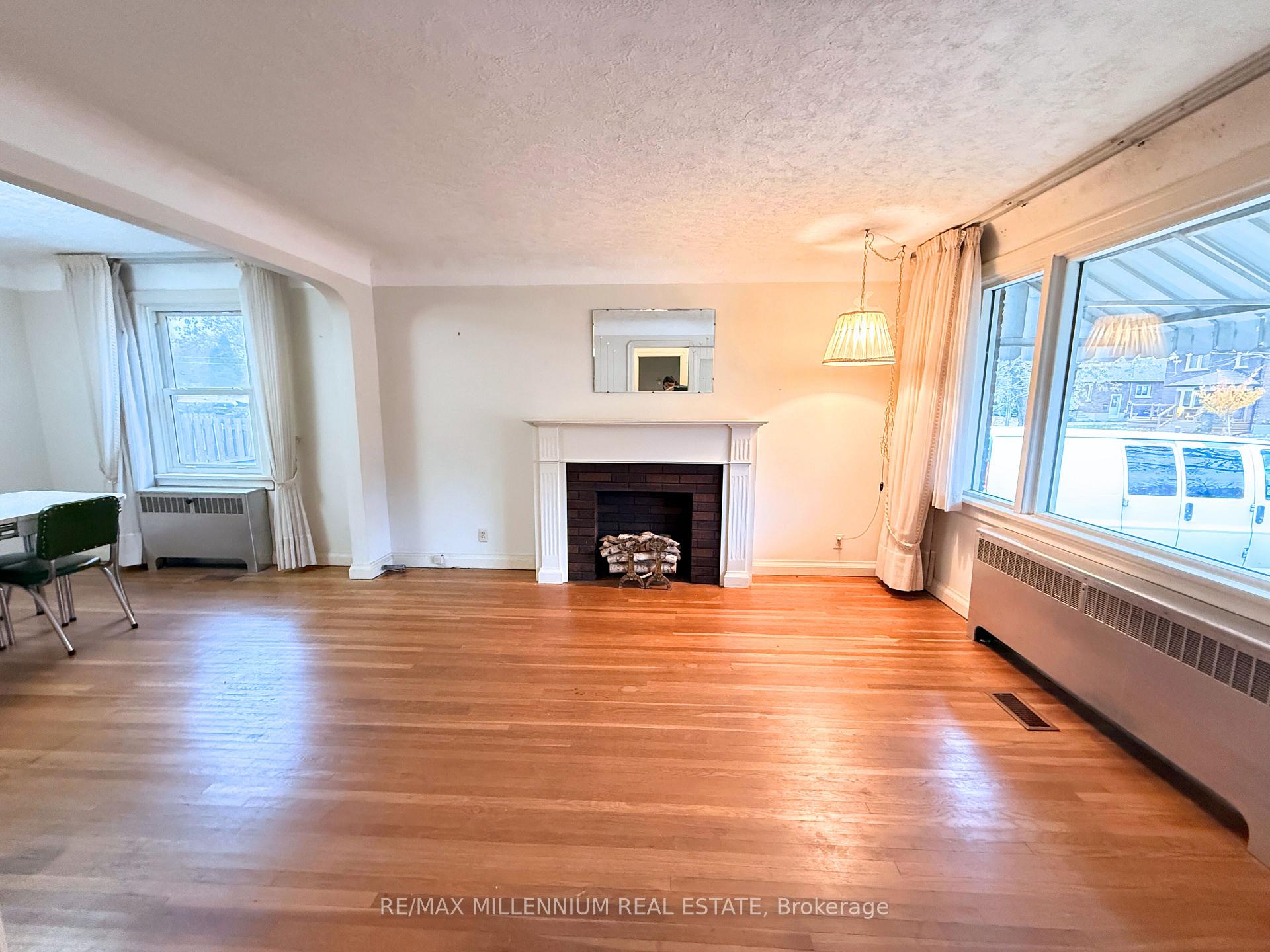 Photo 4 of 94 Cadillac Avenue S, Oshawa, Central — HOMEH