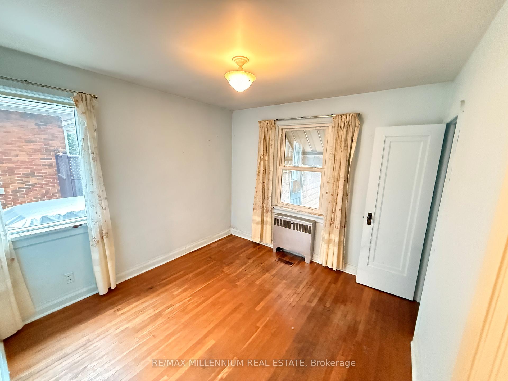 Photo 11 of 94 Cadillac Avenue S, Oshawa, Central — HOMEH