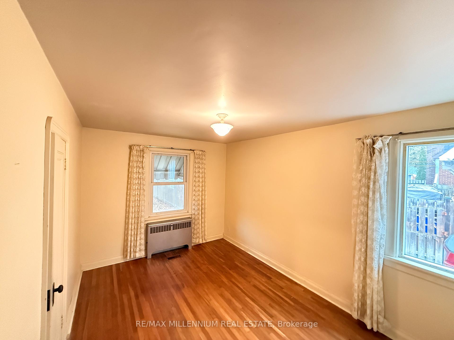 Photo 12 of 94 Cadillac Avenue S, Oshawa, Central — HOMEH
