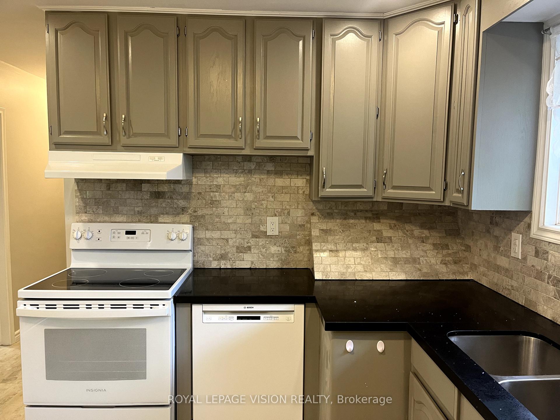 Photo 4 of Unit Main Floor, 784 Olive Avenue, Oshawa, Donevan — HOMEH