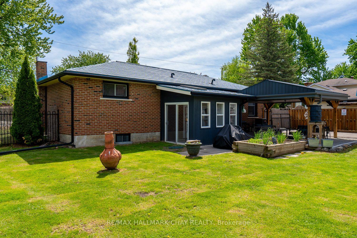 Photo 9 of 314 Centre Street N, New Tecumseth, Beeton — HOMEH