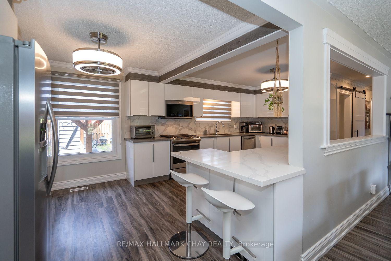 Photo 20 of 314 Centre Street N, New Tecumseth, Beeton — HOMEH