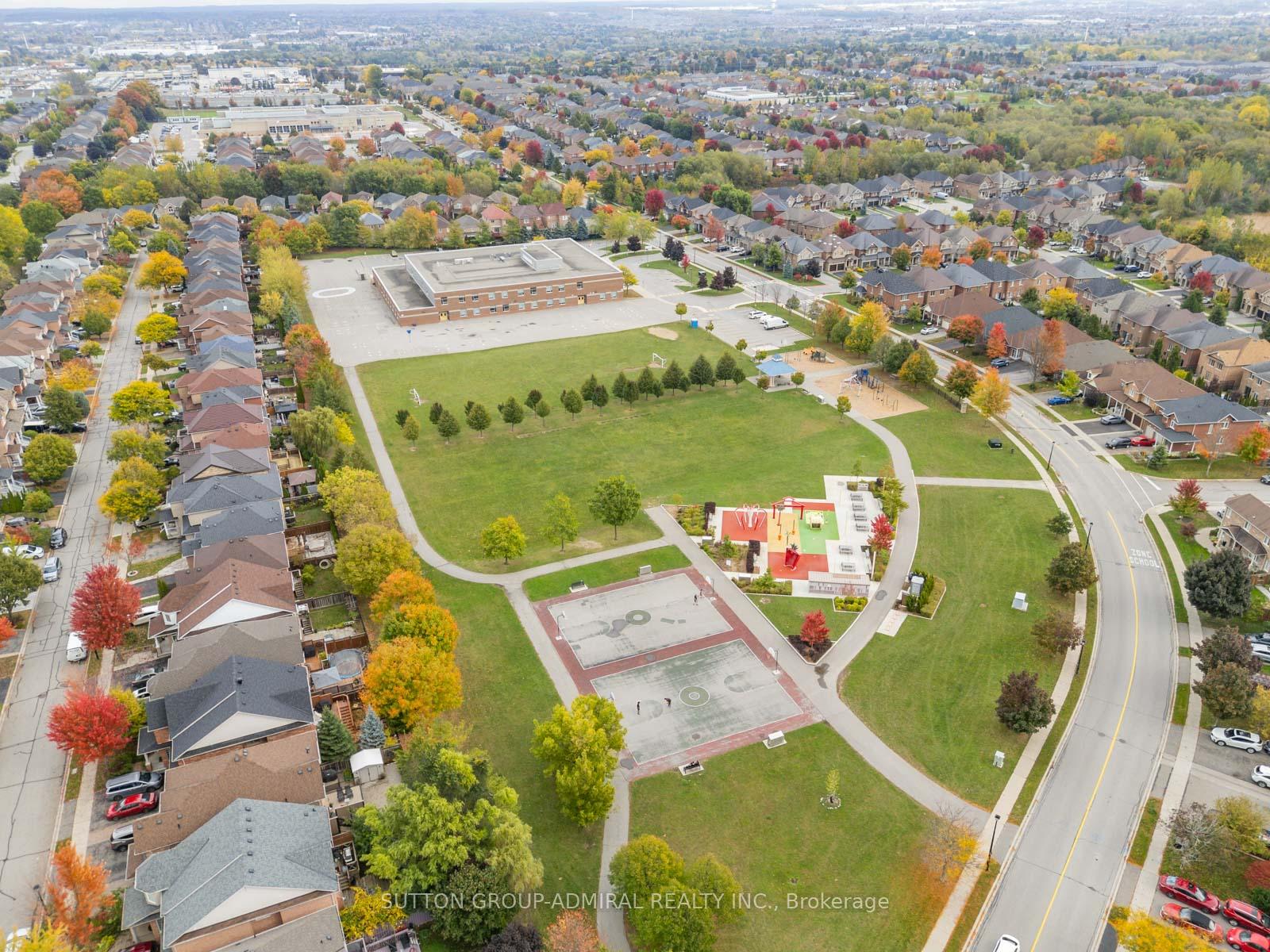 Photo 32 of 362 William Dunn Crescent, Newmarket, Summerhill Estates — HOMEH