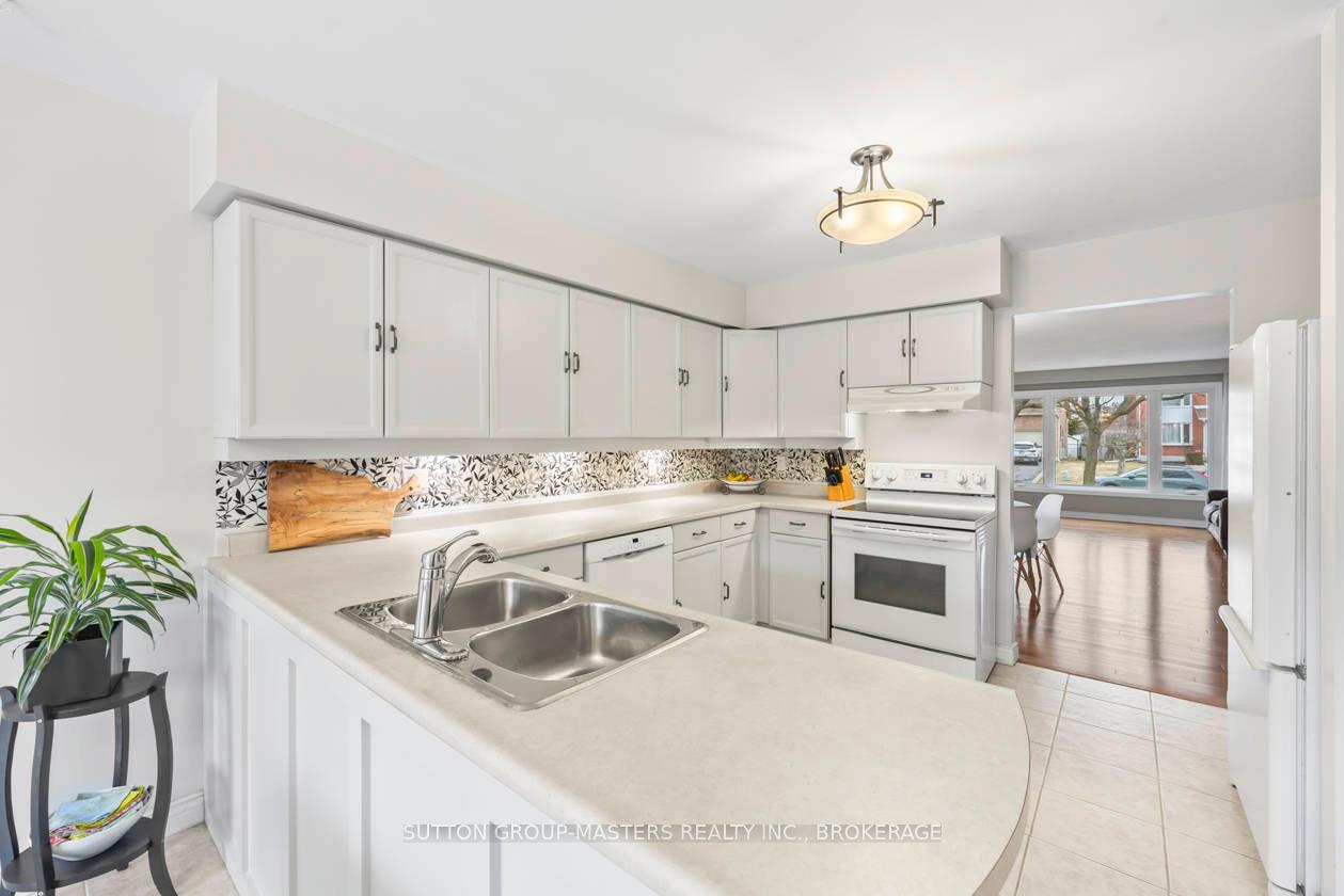Photo 8 of 984 Ambleside Crescent, Kingston, North of Taylor-Kidd Blvd — HOMEH