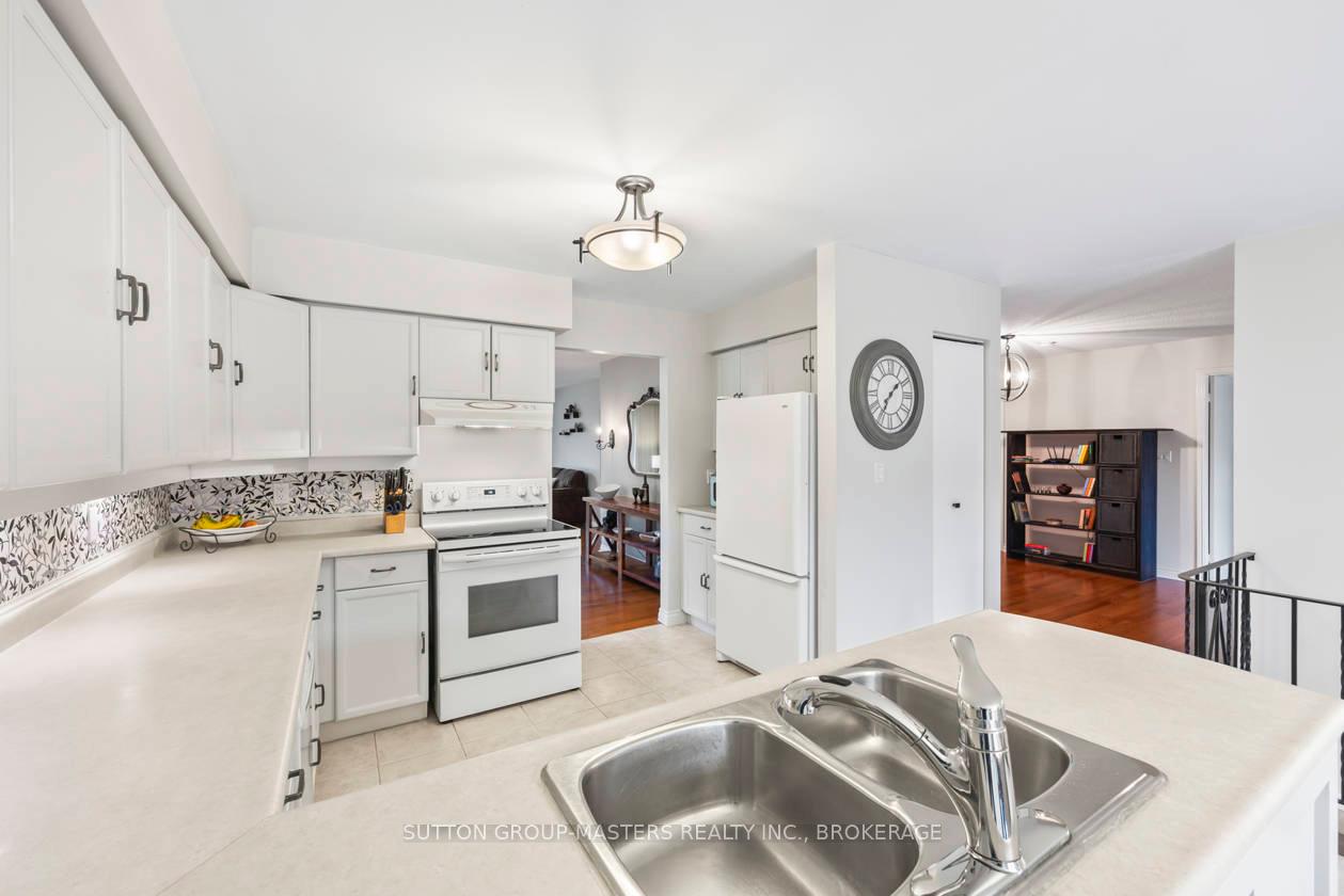 Photo 9 of 984 Ambleside Crescent, Kingston, North of Taylor-Kidd Blvd — HOMEH