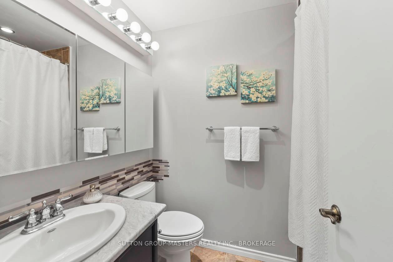 Photo 23 of 984 Ambleside Crescent, Kingston, North of Taylor-Kidd Blvd — HOMEH