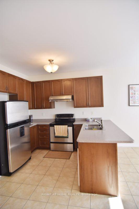 Photo 3 of 51 Tidewater Street, Markham, Wismer — HOMEH
