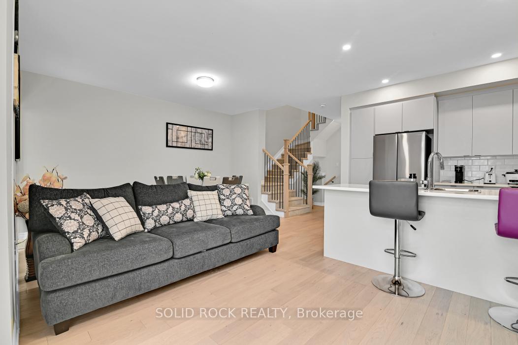 Photo 10 of 39 Jargeau Road, Ottawa, Chapel Hill South - Orleans Village — HOMEH